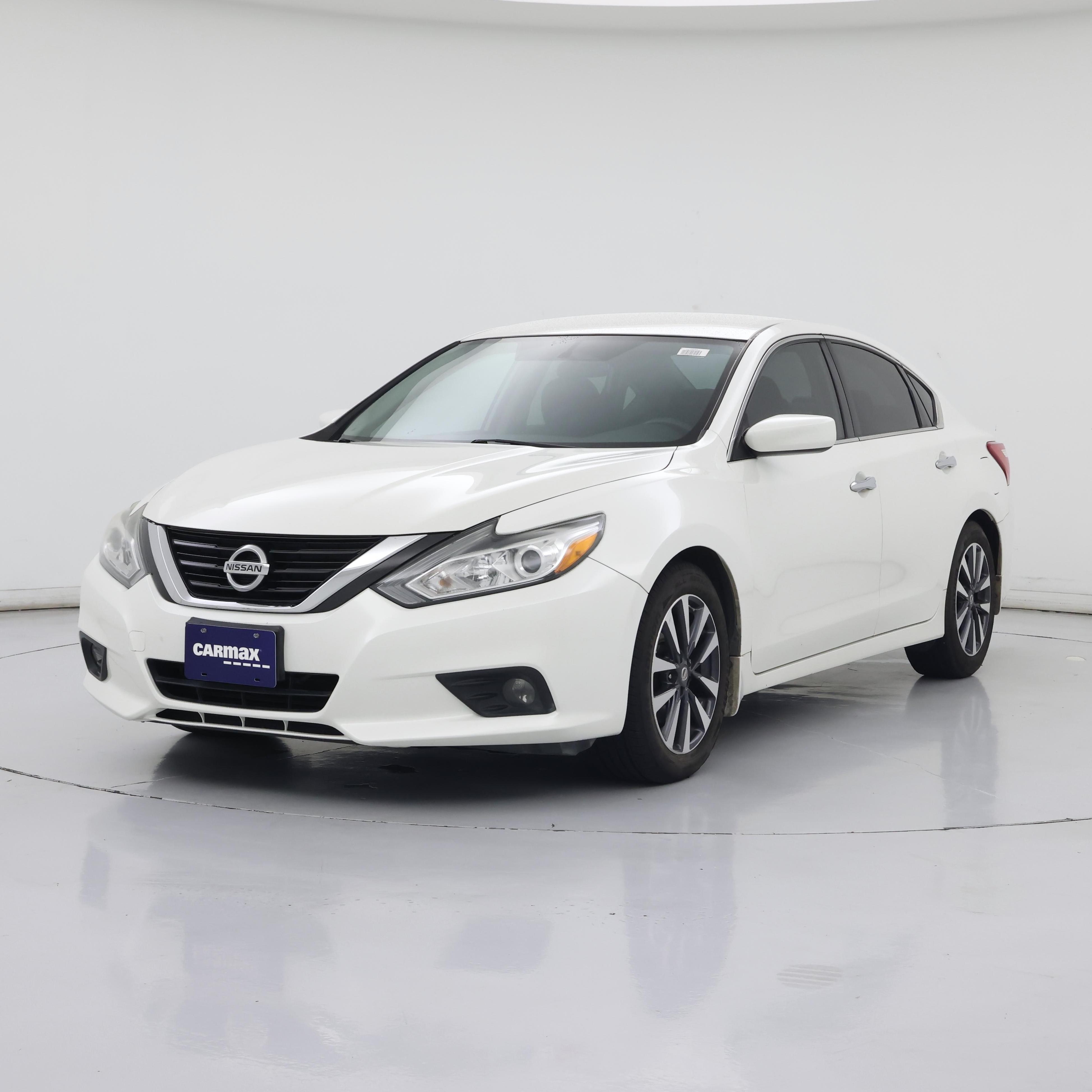 Thumbnail: 2016 Nissan Altima - 4