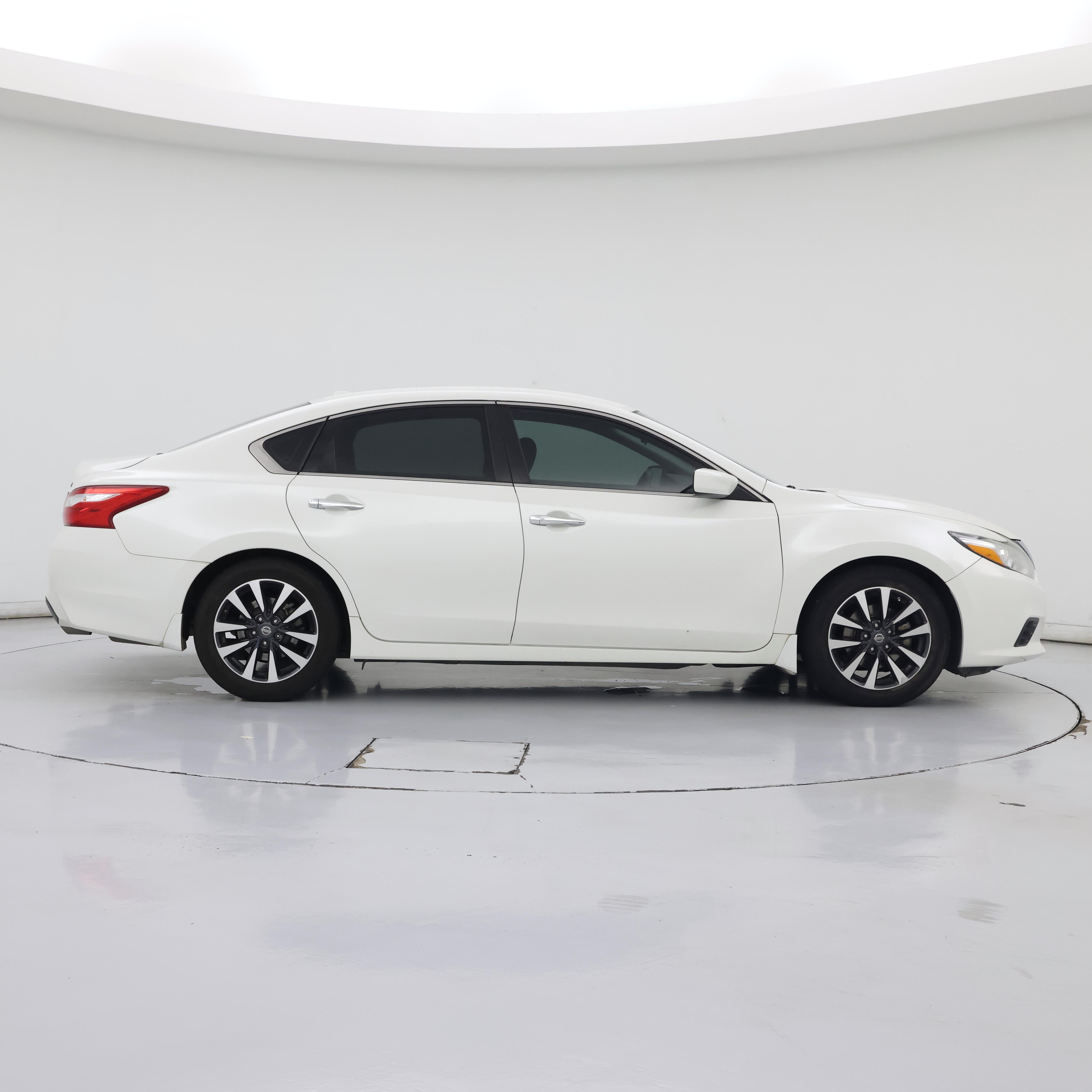 Thumbnail: 2016 Nissan Altima - 7