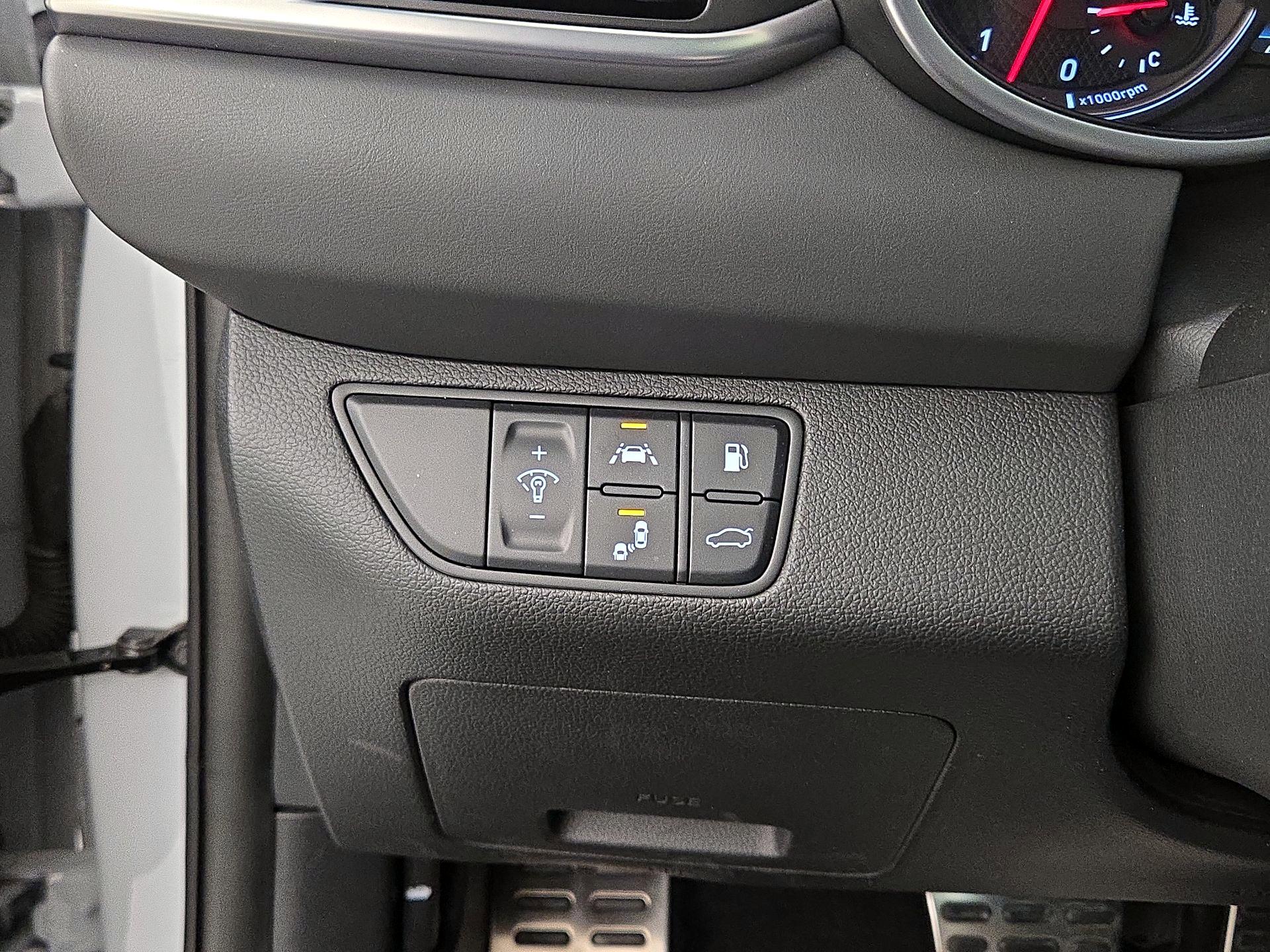 Thumbnail: 2019 Genesis G70 - 13