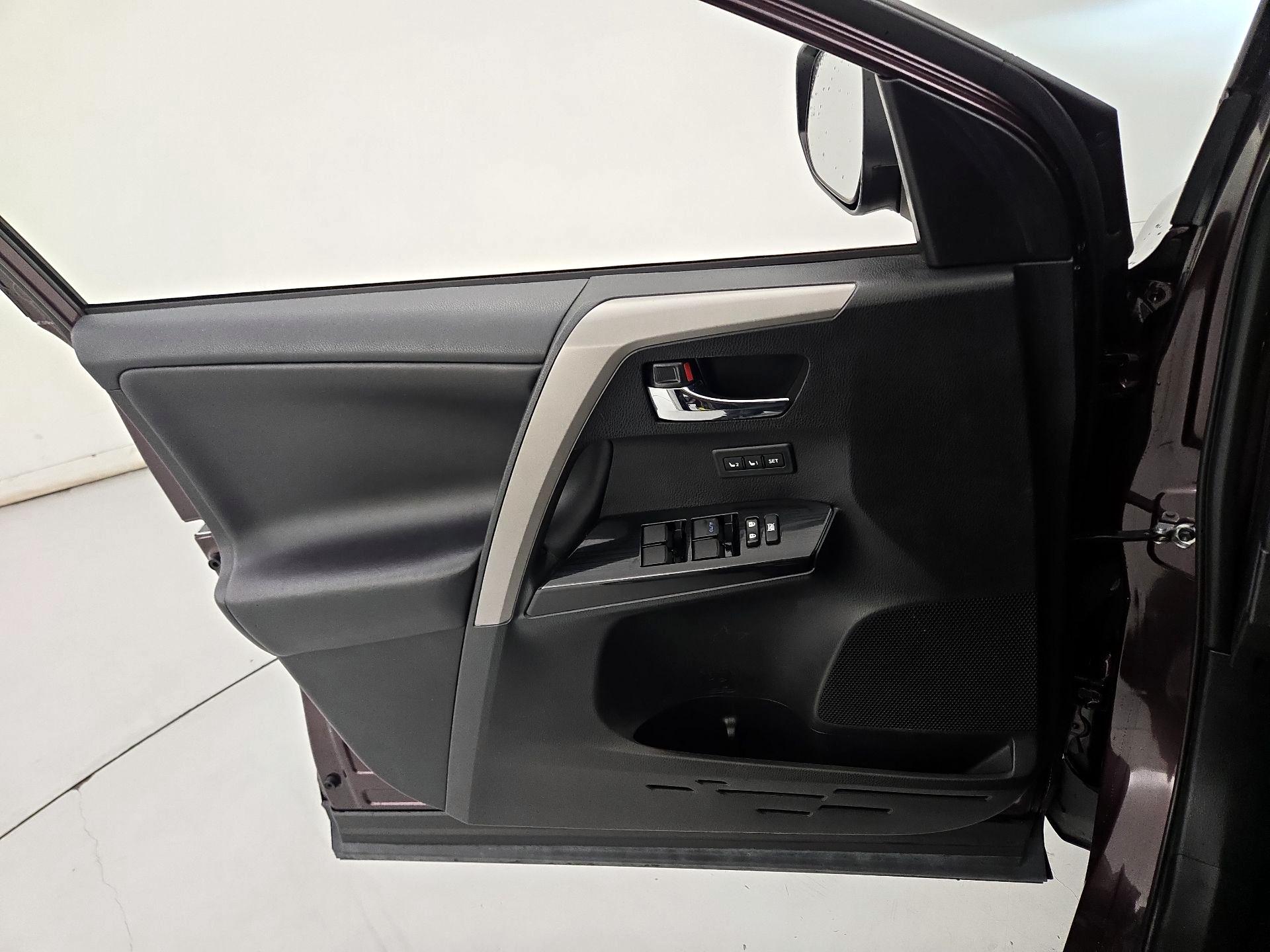 Thumbnail: 2018 Toyota RAV4 - 12