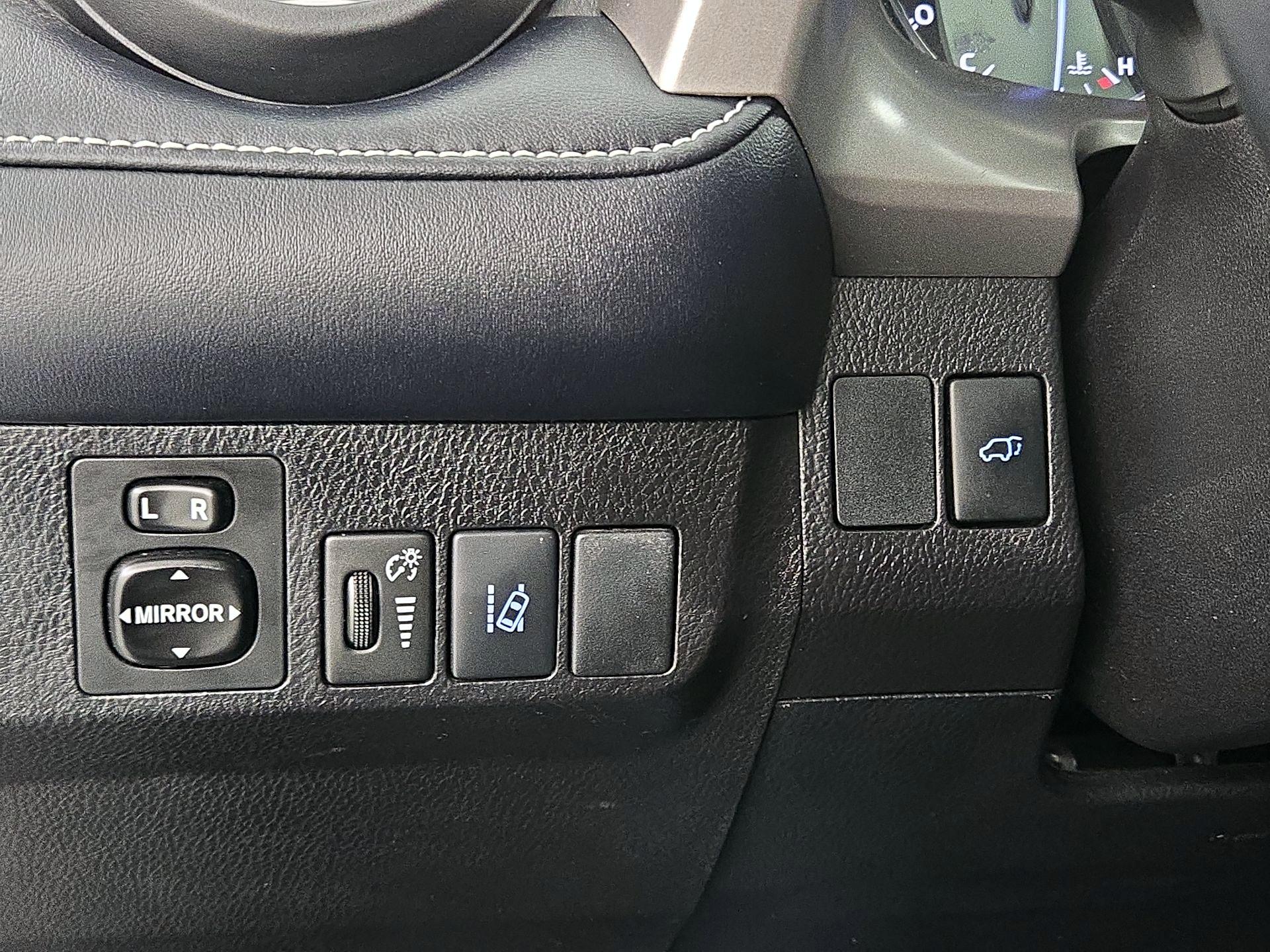 Thumbnail: 2018 Toyota RAV4 - 13
