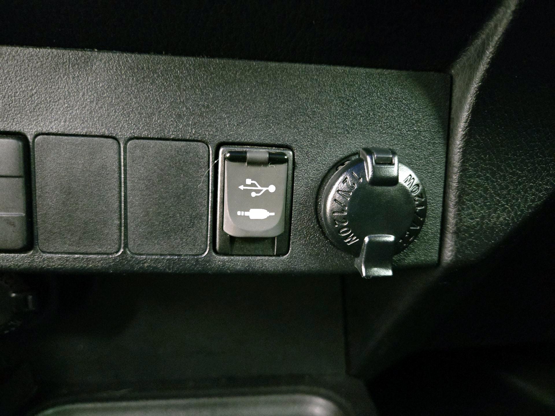 Thumbnail: 2018 Toyota RAV4 - 19