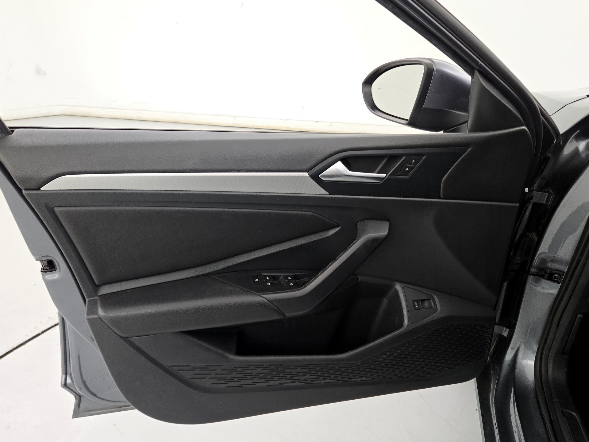 Thumbnail: 2019 Volkswagen Jetta - 12