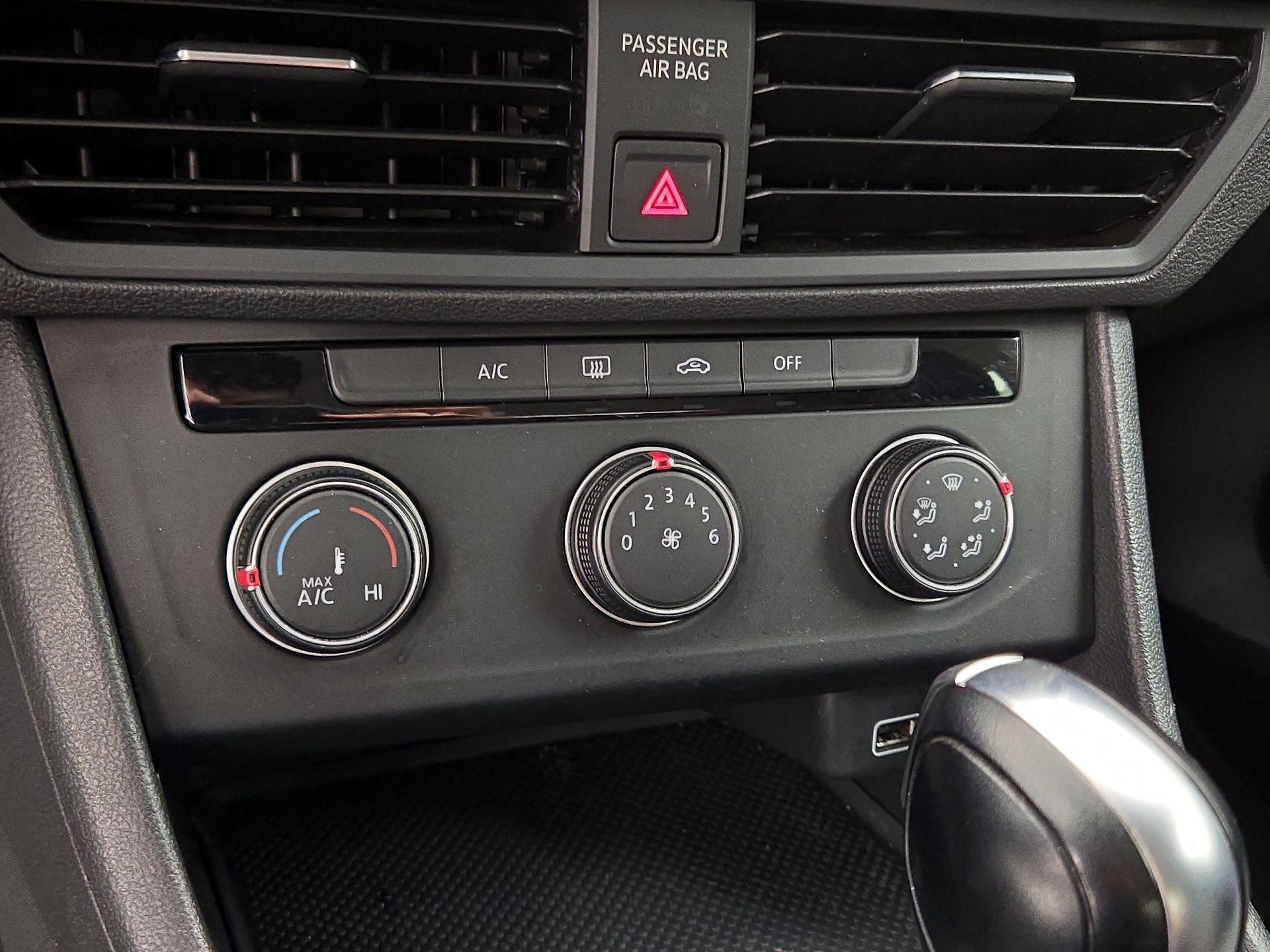 Thumbnail: 2019 Volkswagen Jetta - 16