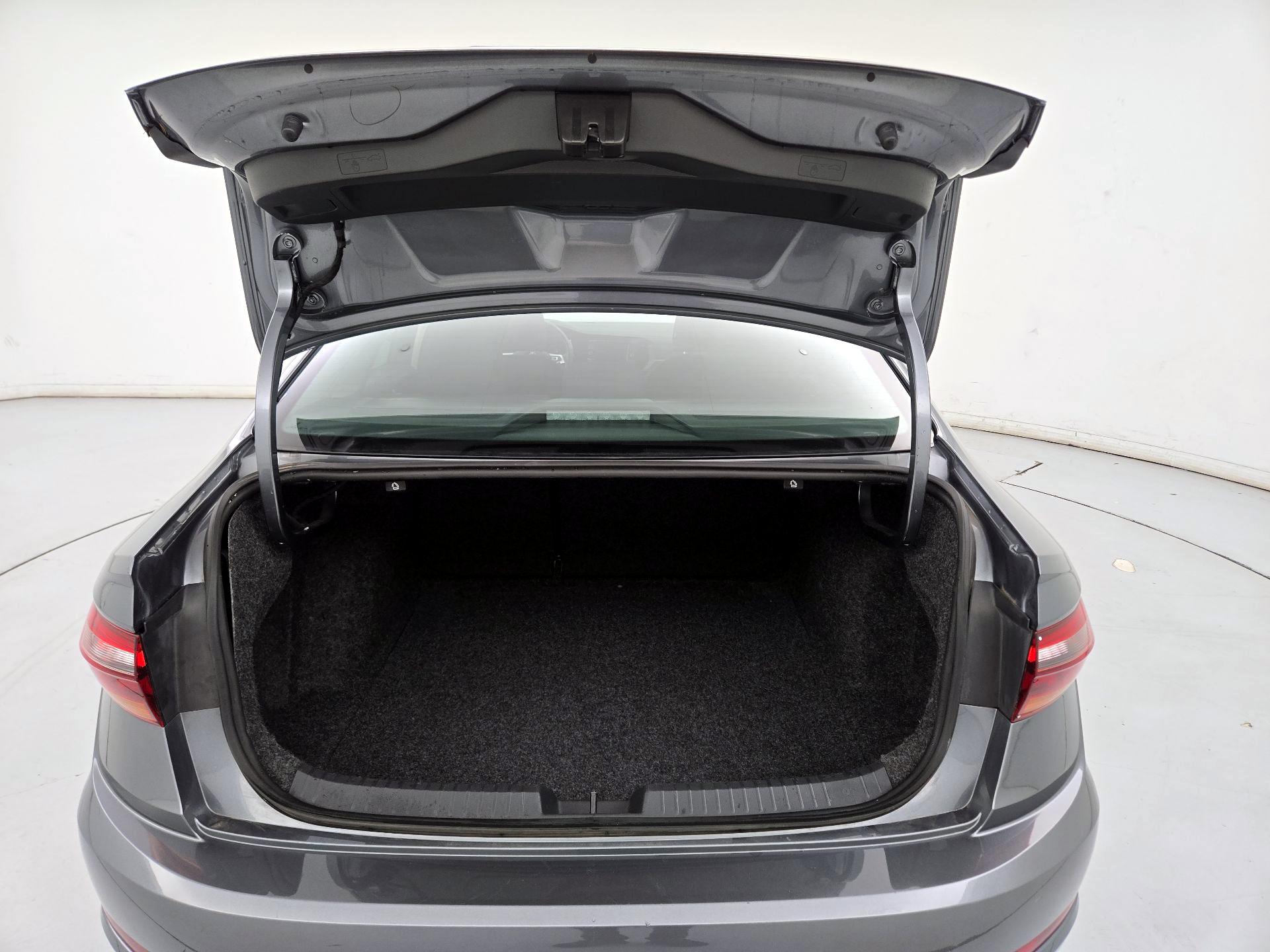 Thumbnail: 2019 Volkswagen Jetta - 20