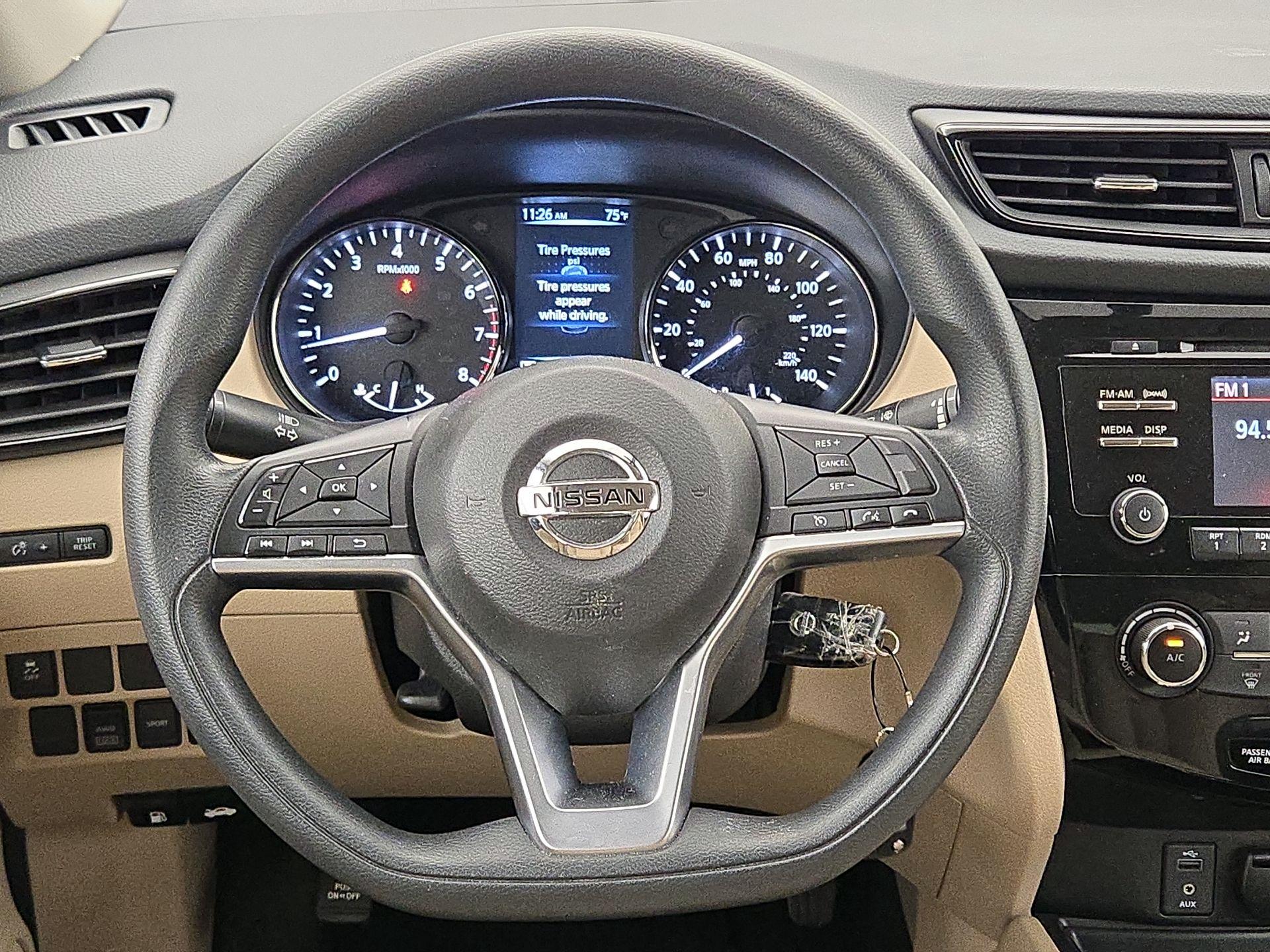 Thumbnail: 2017 Nissan Rogue - 10
