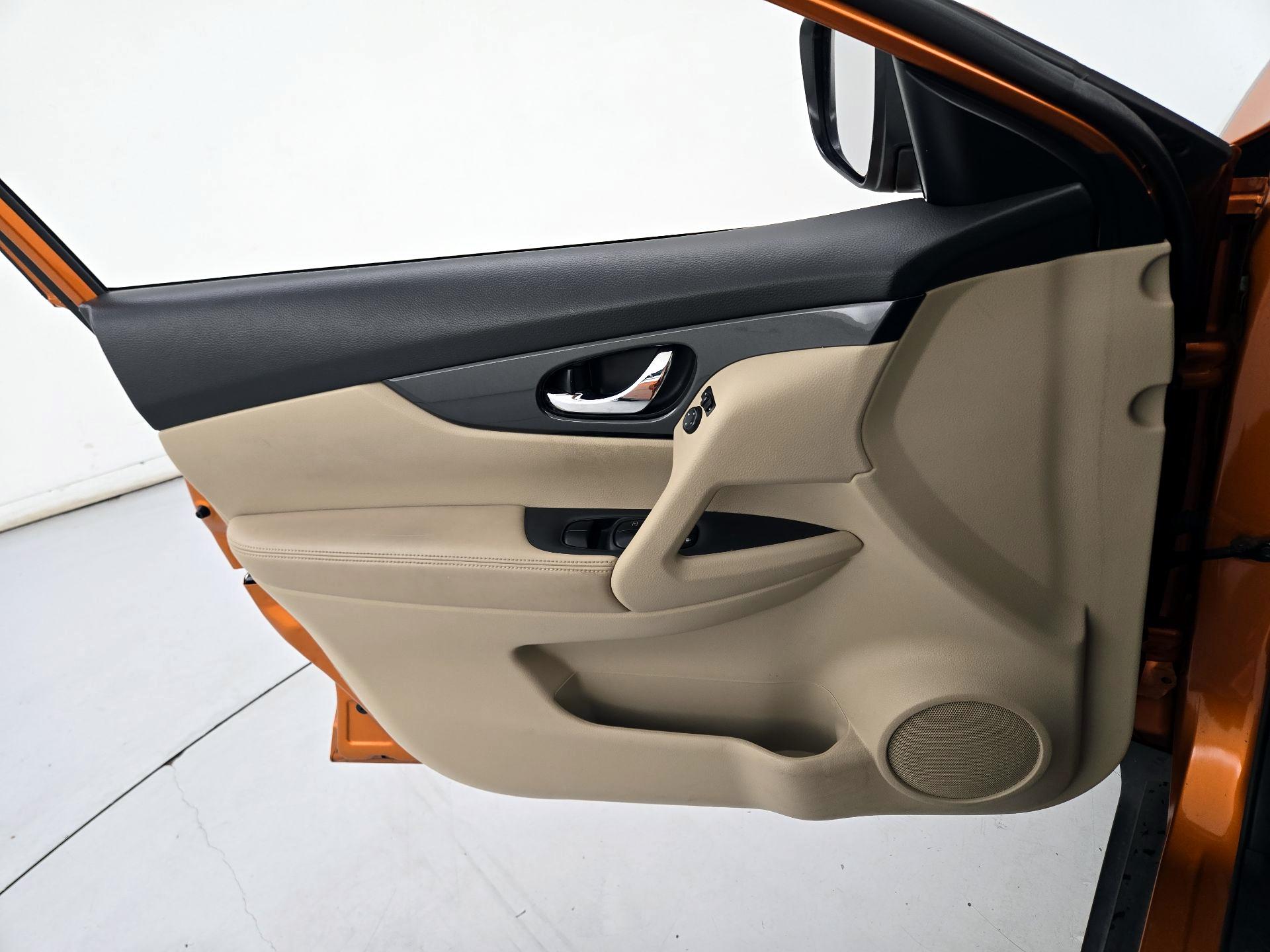 Thumbnail: 2017 Nissan Rogue - 12