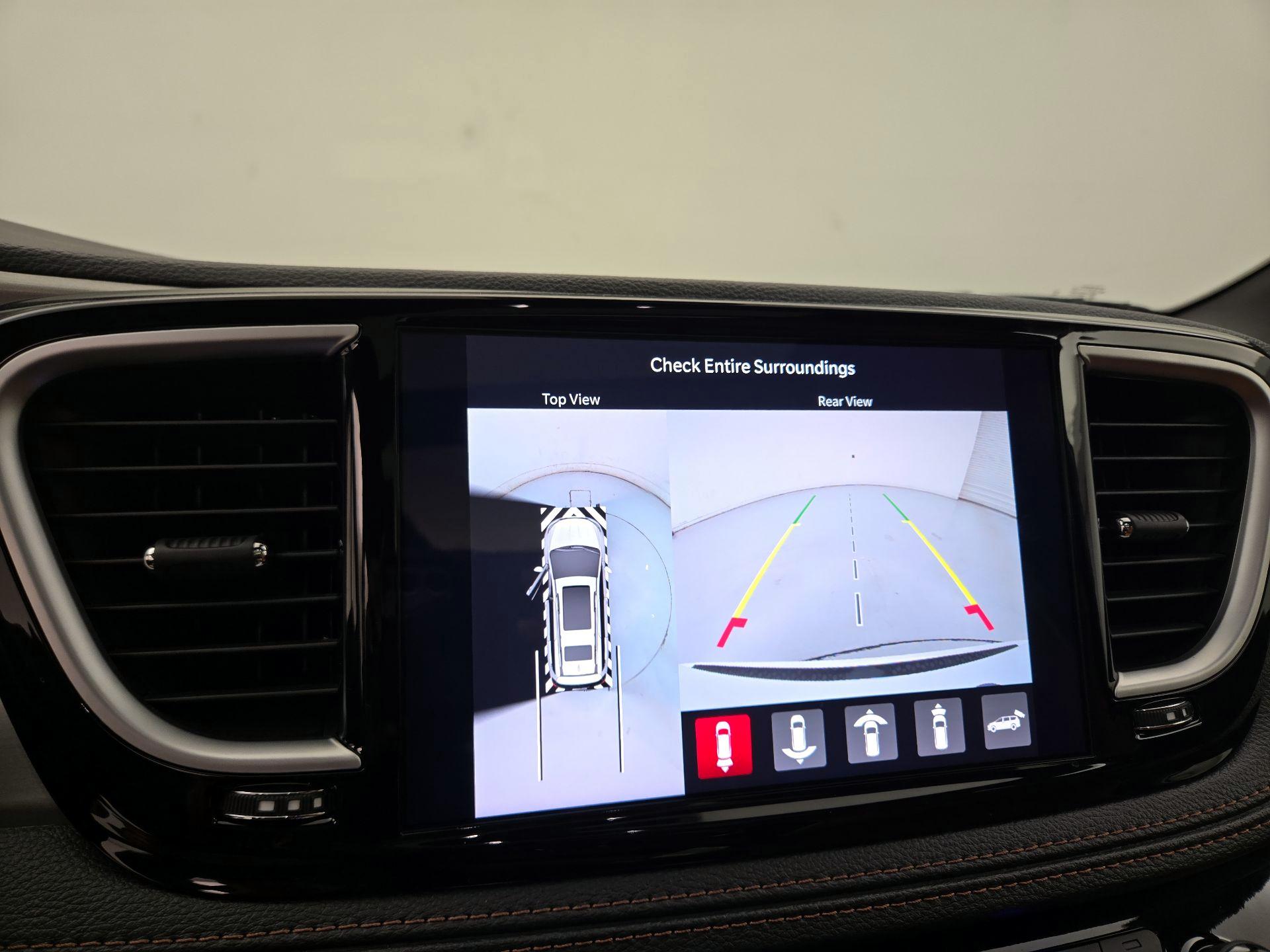 Thumbnail: 2024 Chrysler Pacifica - 15