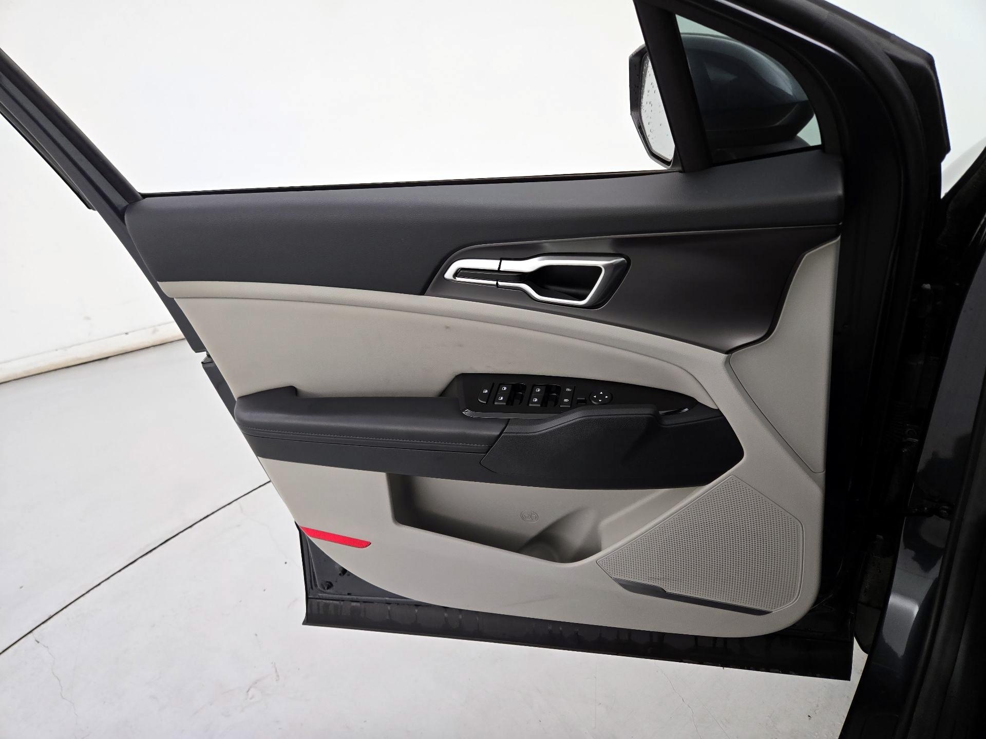 Thumbnail: 2023 Kia Sportage - 12
