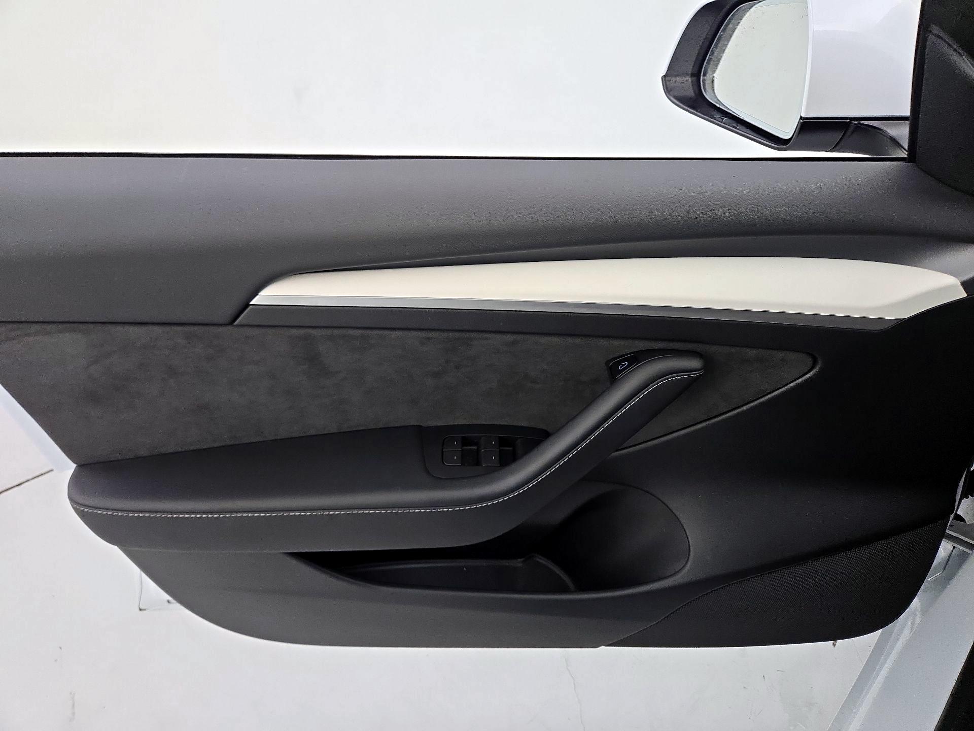 Thumbnail: 2023 Tesla Model 3 - 12