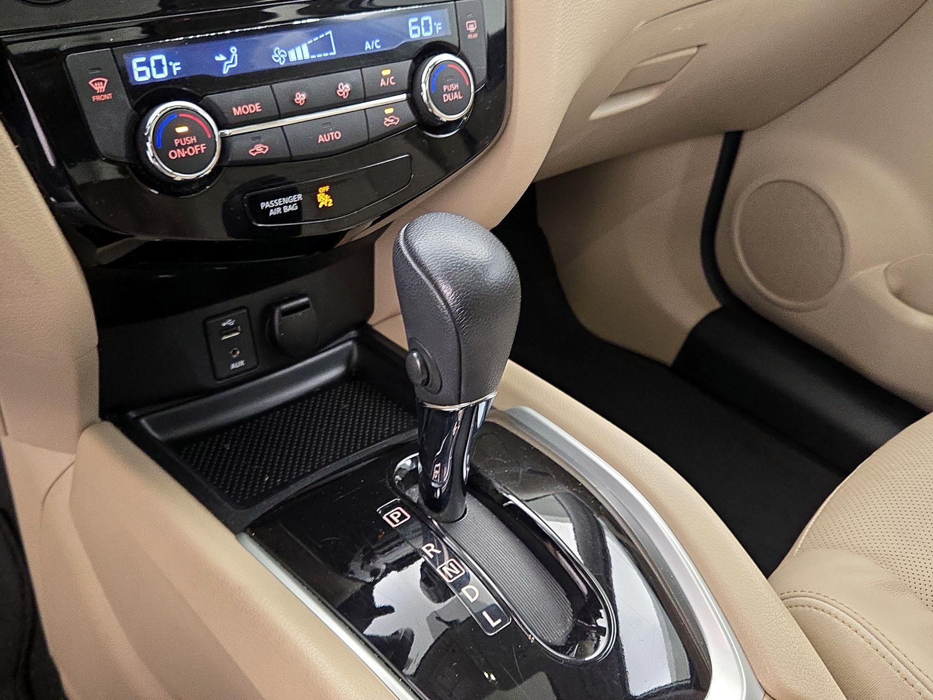 Thumbnail: 2016 Nissan Rogue - 18