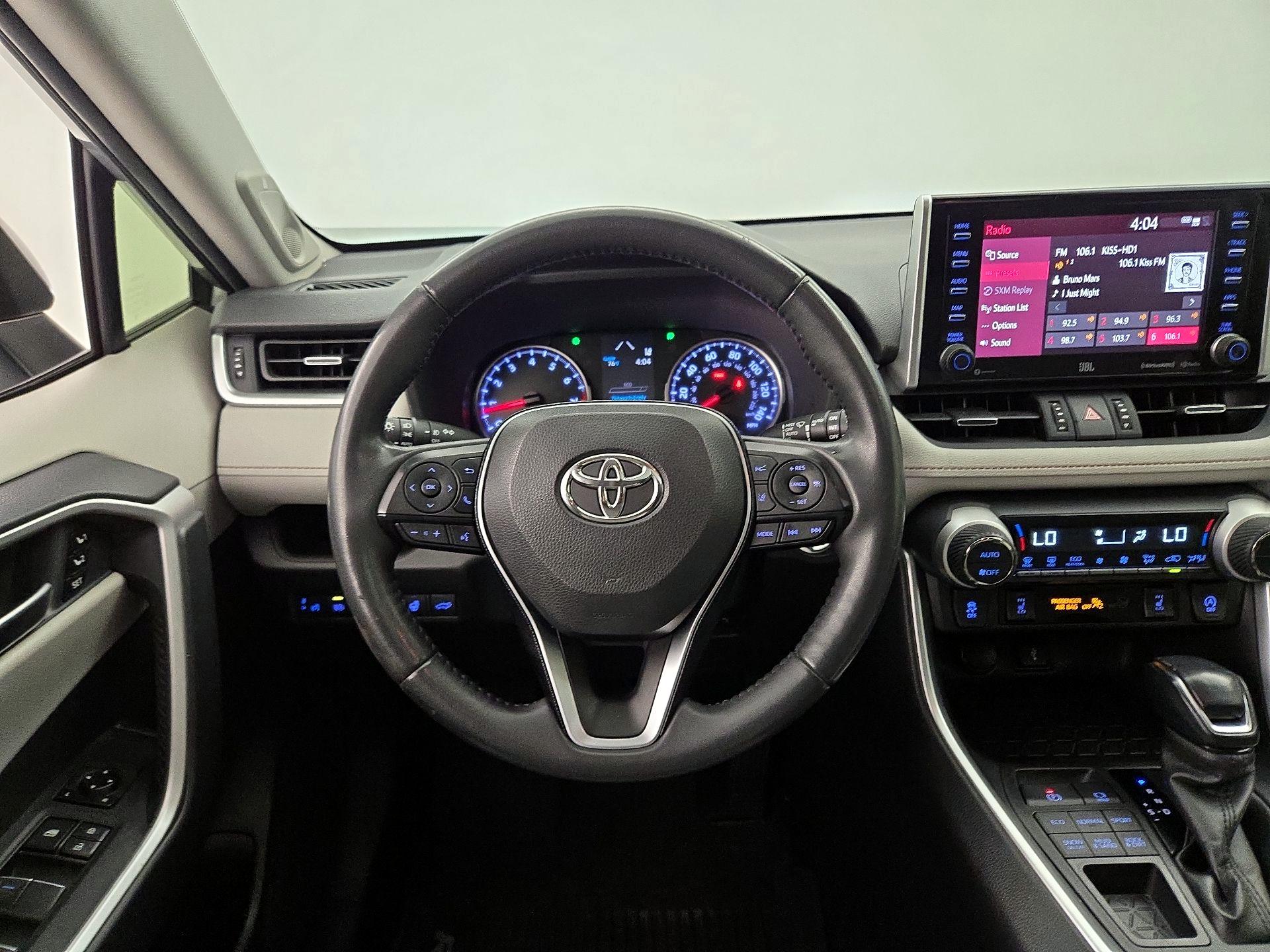 Thumbnail: 2020 Toyota RAV4 - 10
