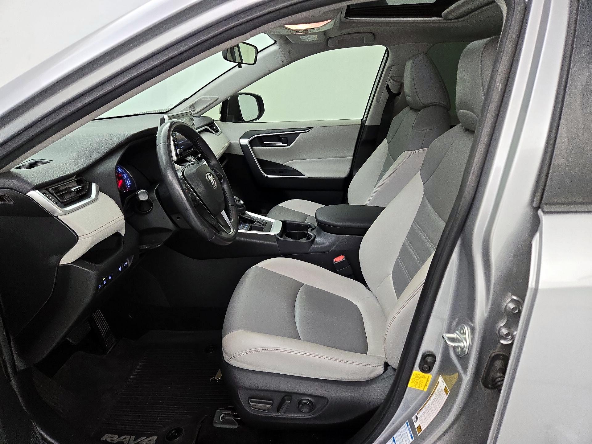Thumbnail: 2020 Toyota RAV4 - 11