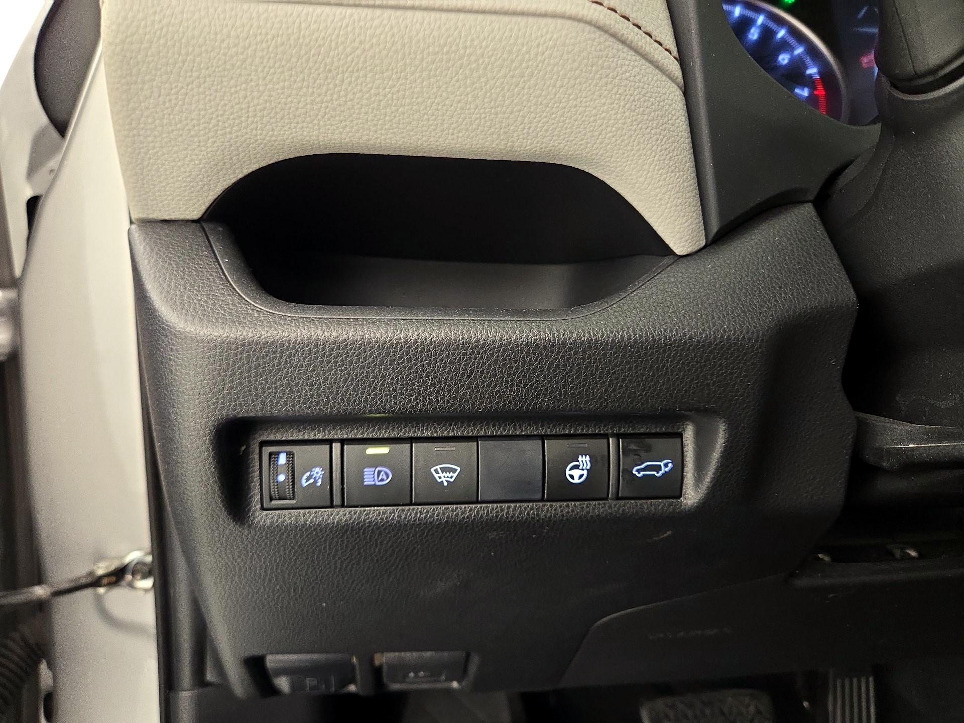 Thumbnail: 2020 Toyota RAV4 - 13