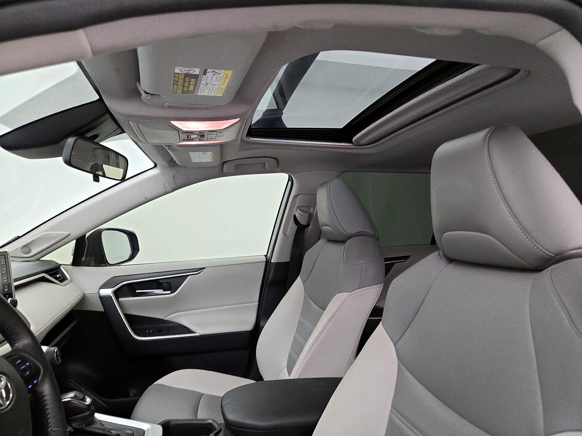 Thumbnail: 2020 Toyota RAV4 - 19