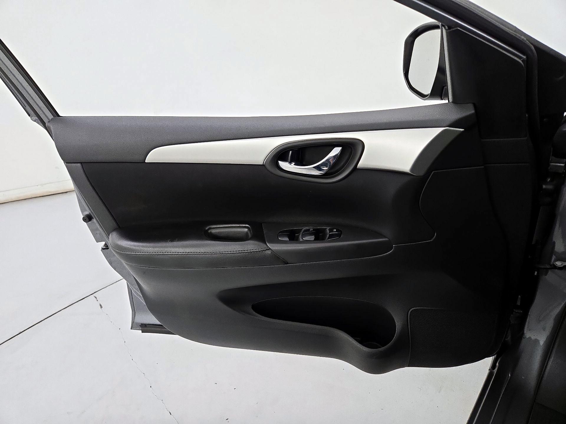 Thumbnail: 2019 Nissan Sentra - 12