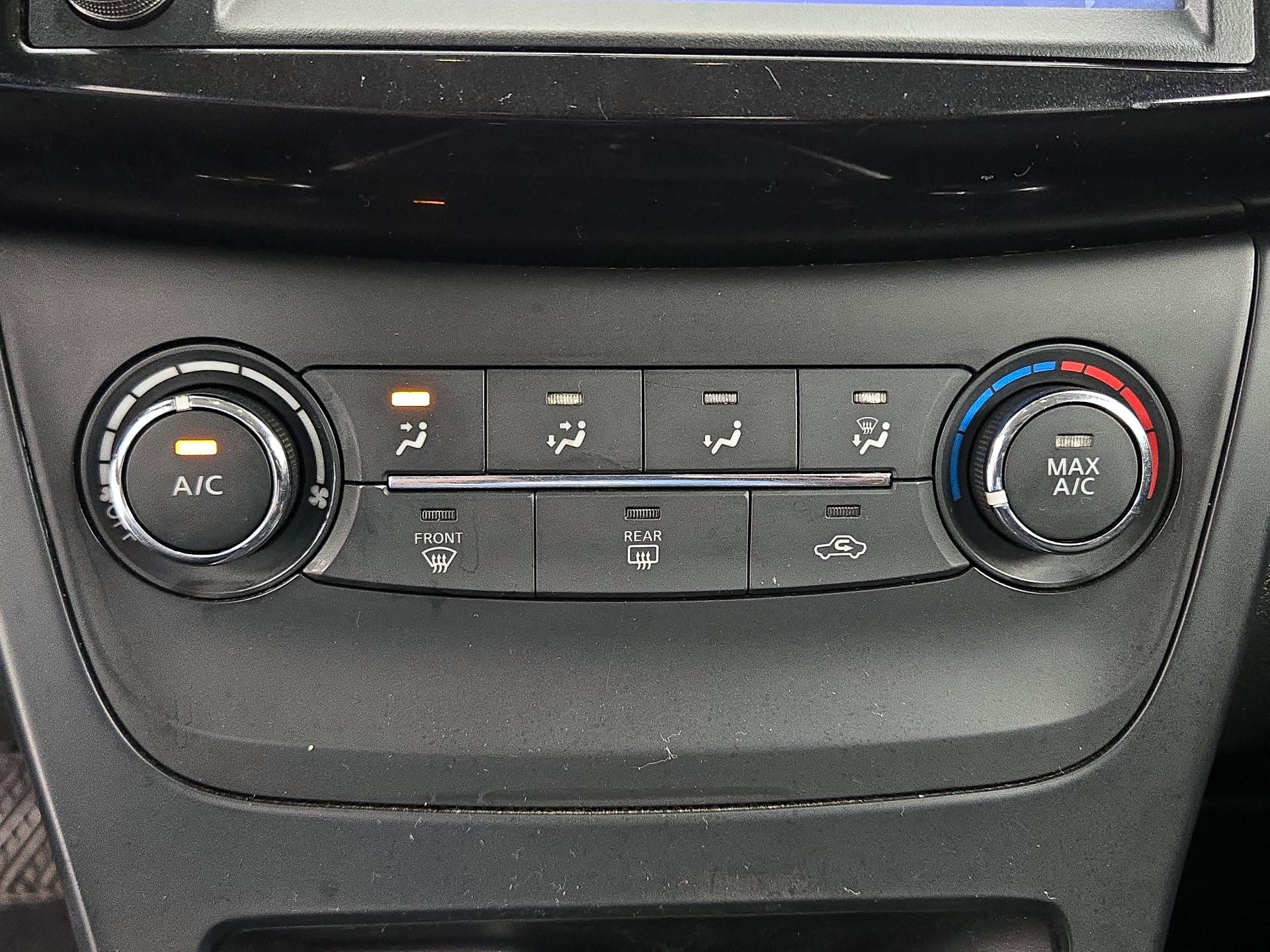 Thumbnail: 2019 Nissan Sentra - 16