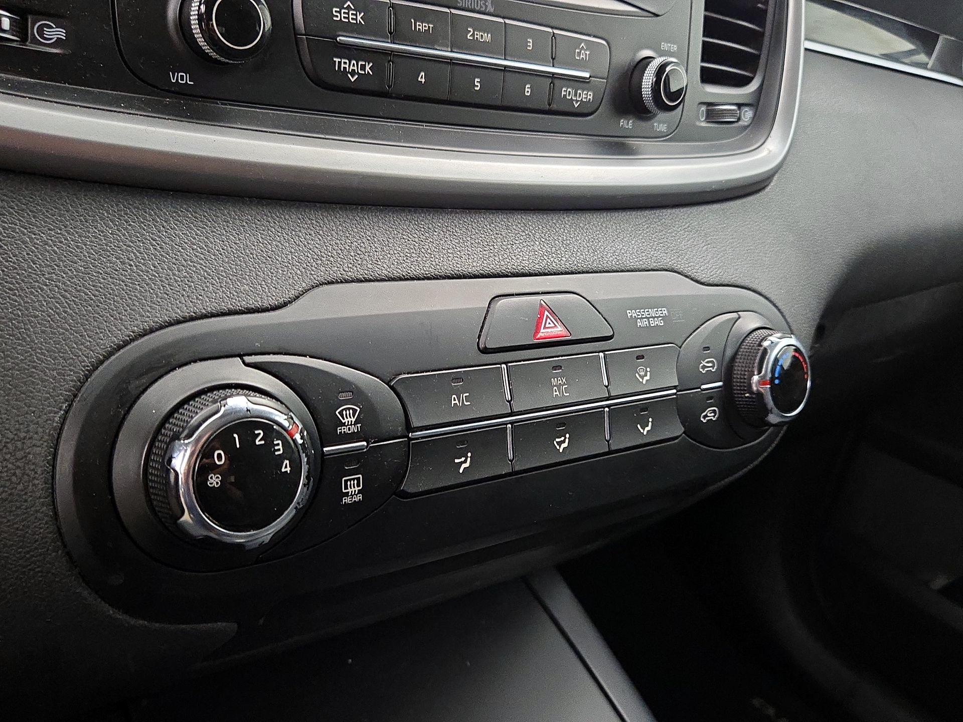 Thumbnail: 2017 Kia Sorento - 15