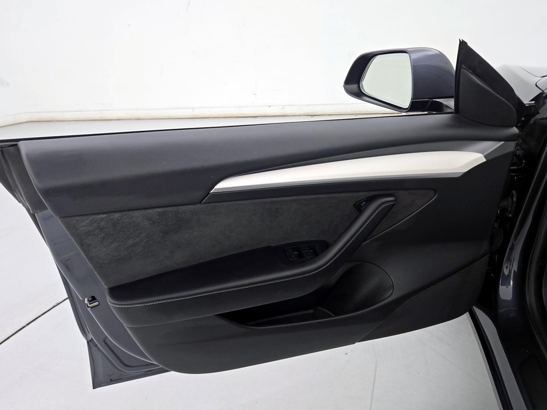 Thumbnail: 2023 Tesla Model 3 - 12