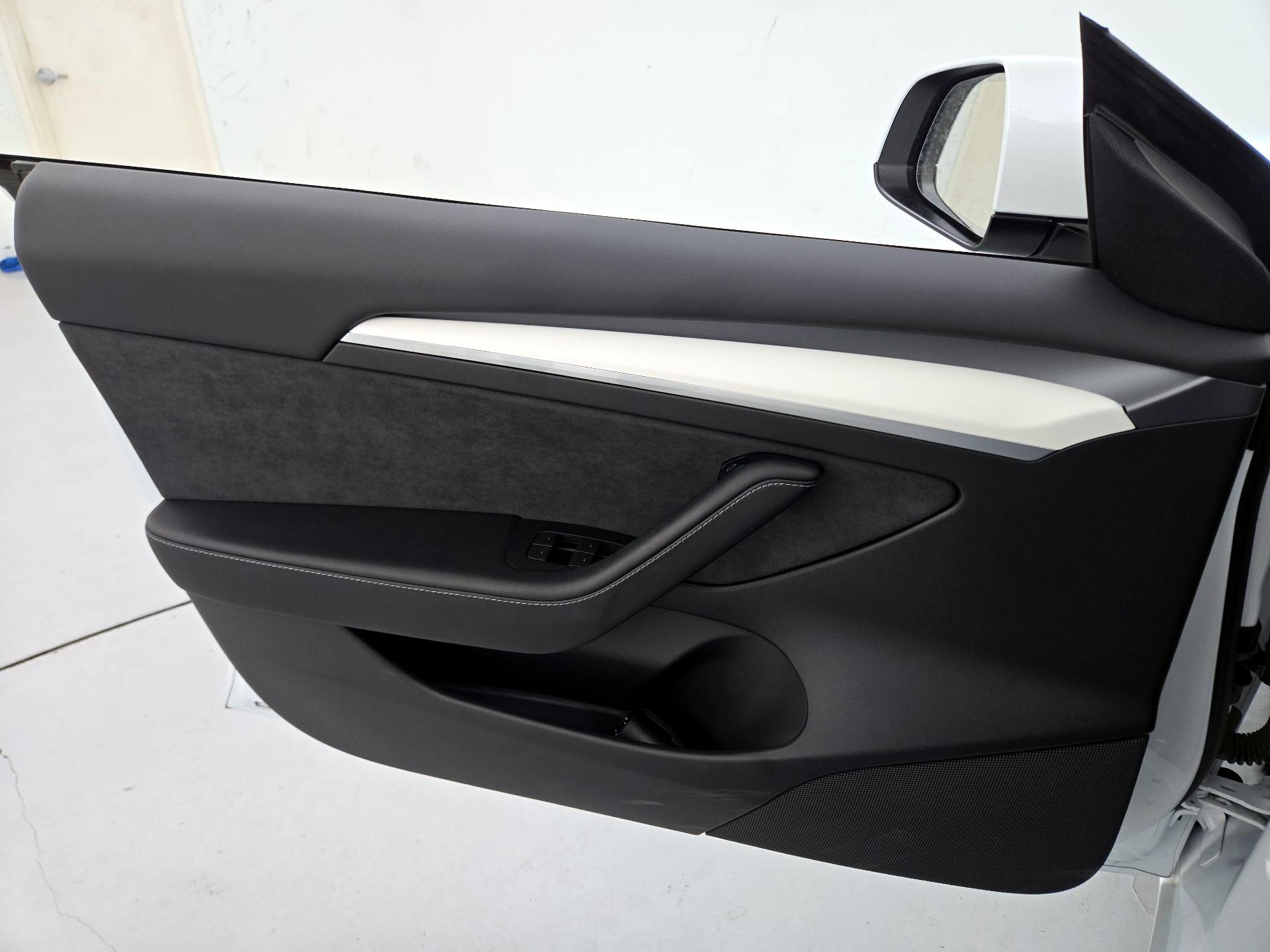 Thumbnail: 2022 Tesla Model 3 - 12