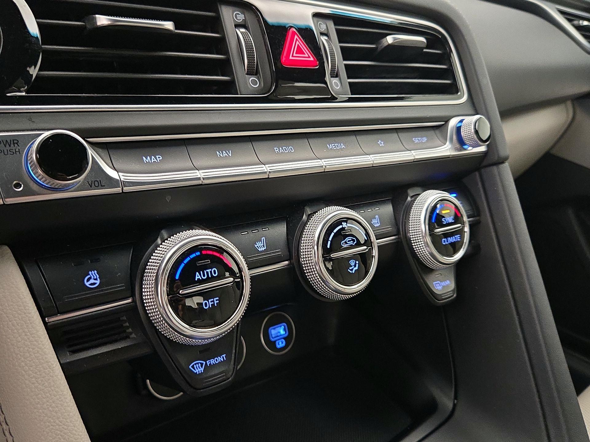 Thumbnail: 2023 Genesis G70 - 17