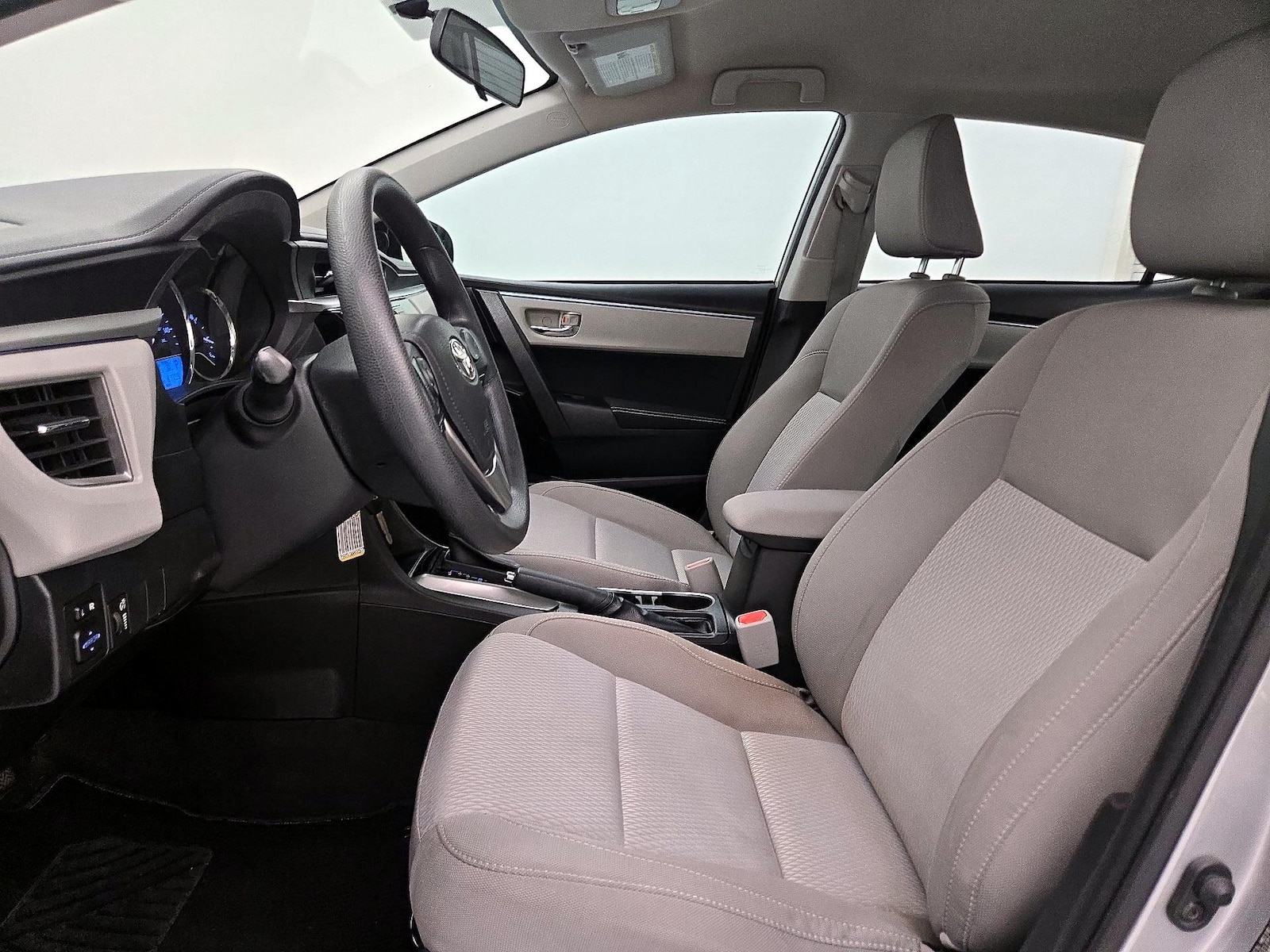 2016 Toyota Corolla LE - Photo 12
