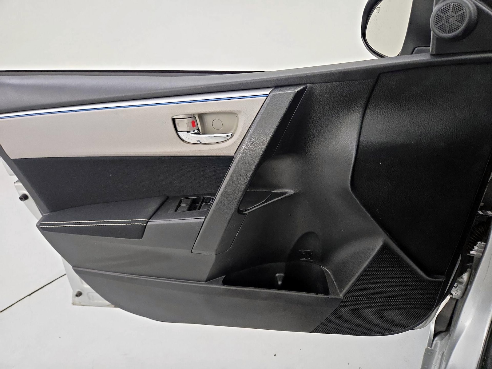 2016 Toyota Corolla LE - Photo 13