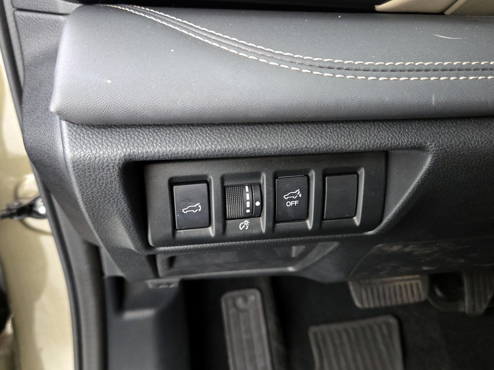 2022 Subaru Outback Limited - Photo 14