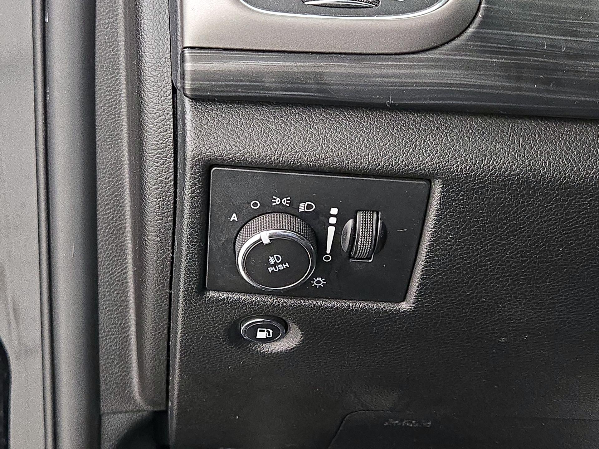 Thumbnail: 2020 Jeep Grand Cherokee - 13