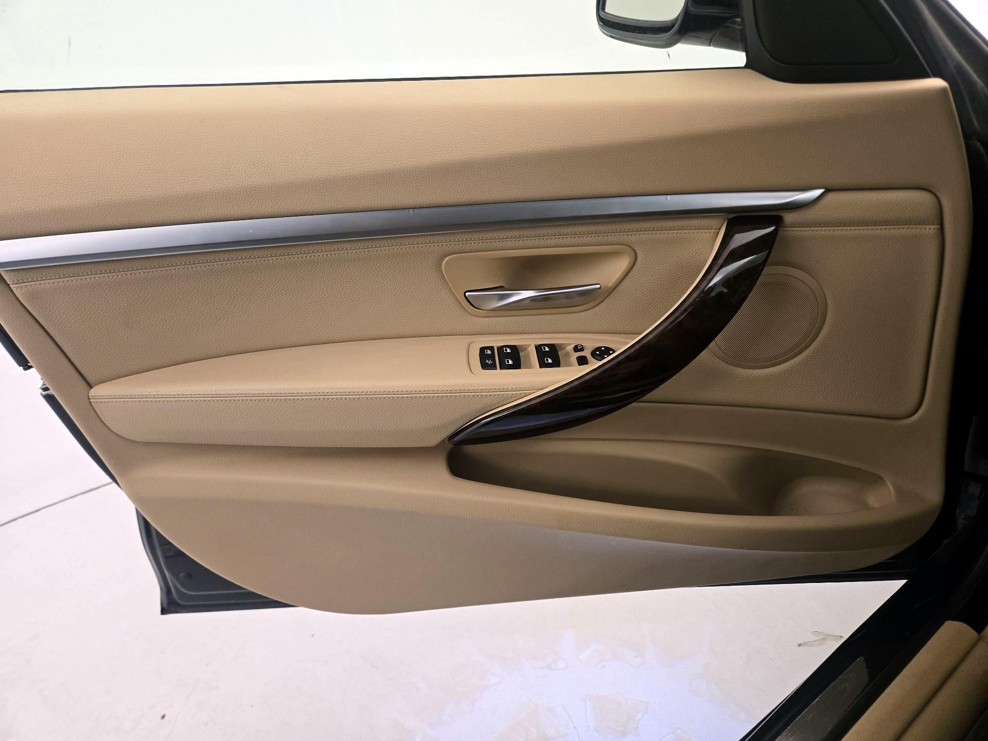 Thumbnail: 2016 BMW 3 Series - 12