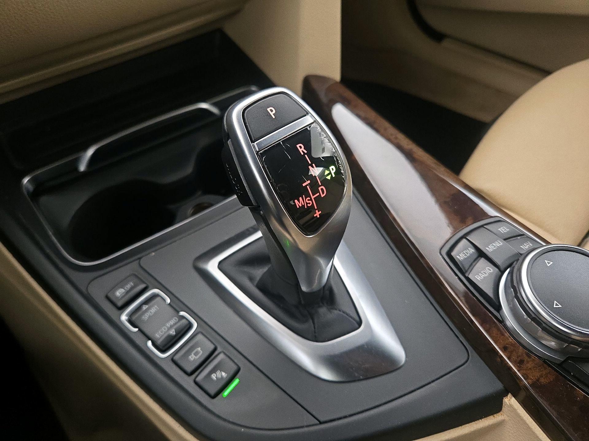 Thumbnail: 2016 BMW 3 Series - 18