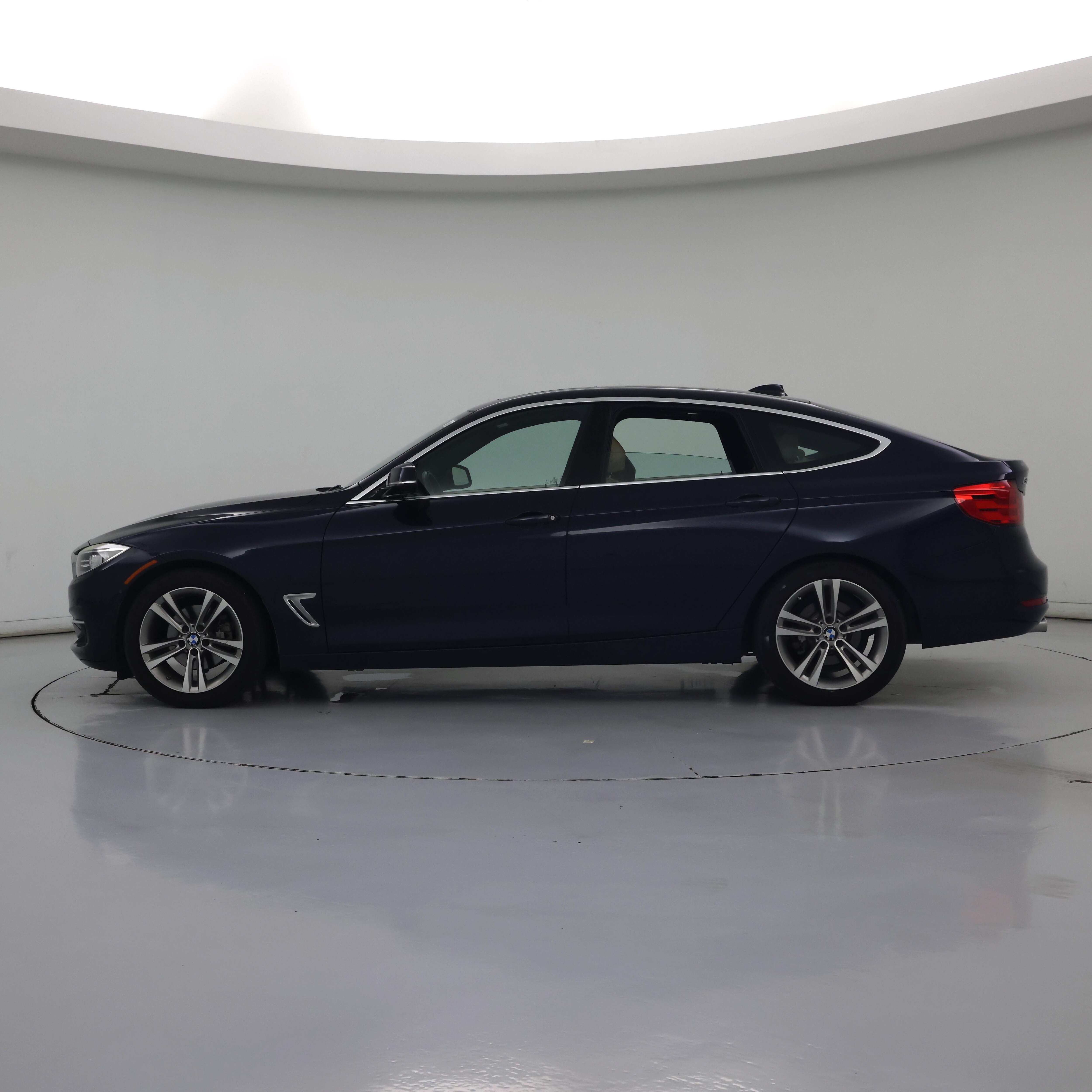 Thumbnail: 2016 BMW 3 Series - 3