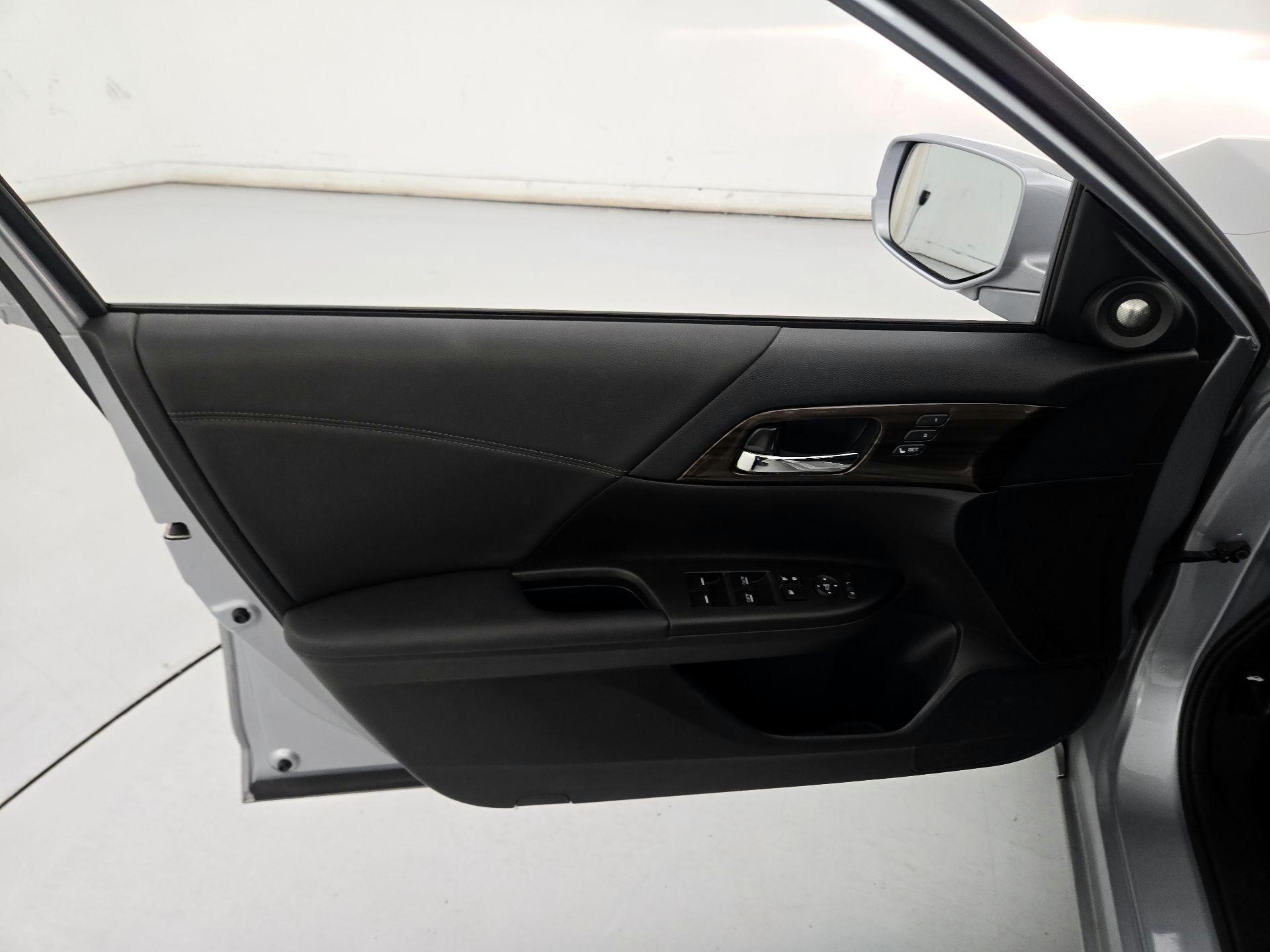 Thumbnail: 2016 Honda Accord - 12