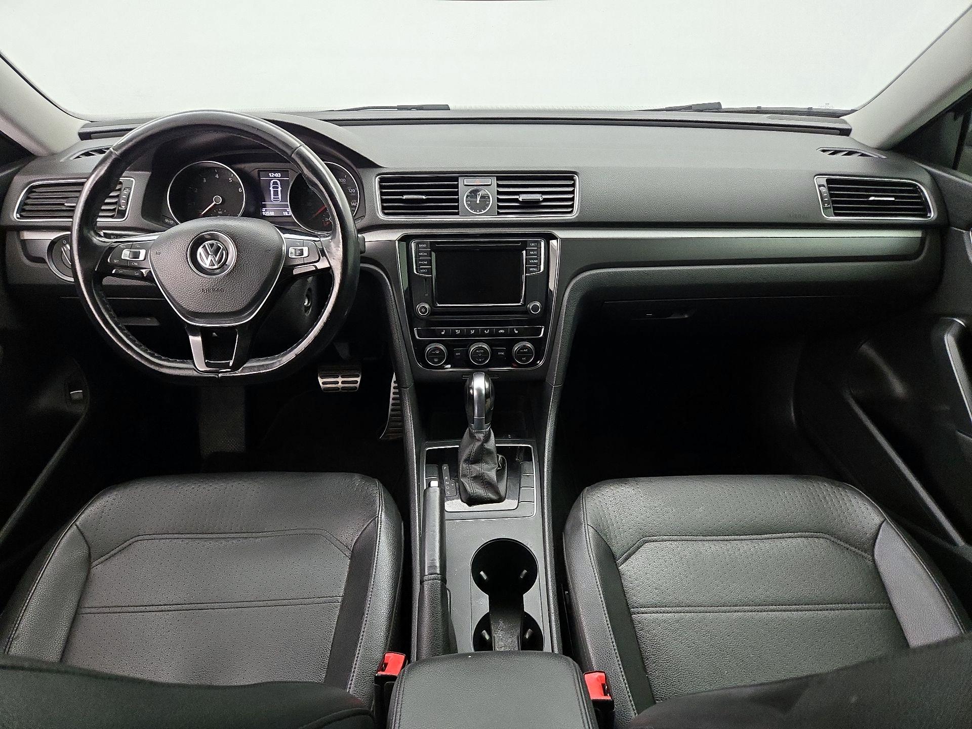Thumbnail: 2017 Volkswagen Passat - 9