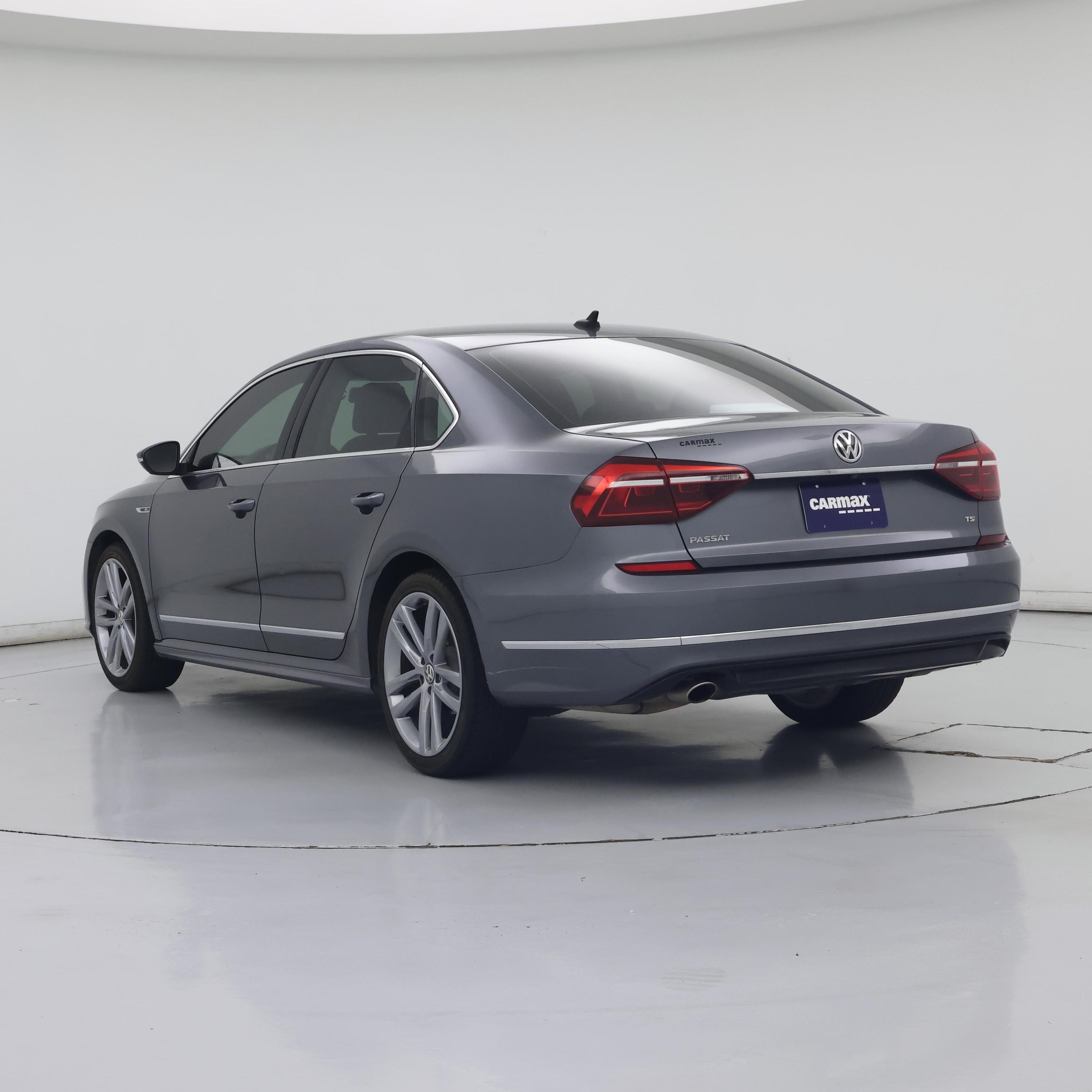 Thumbnail: 2017 Volkswagen Passat - 2