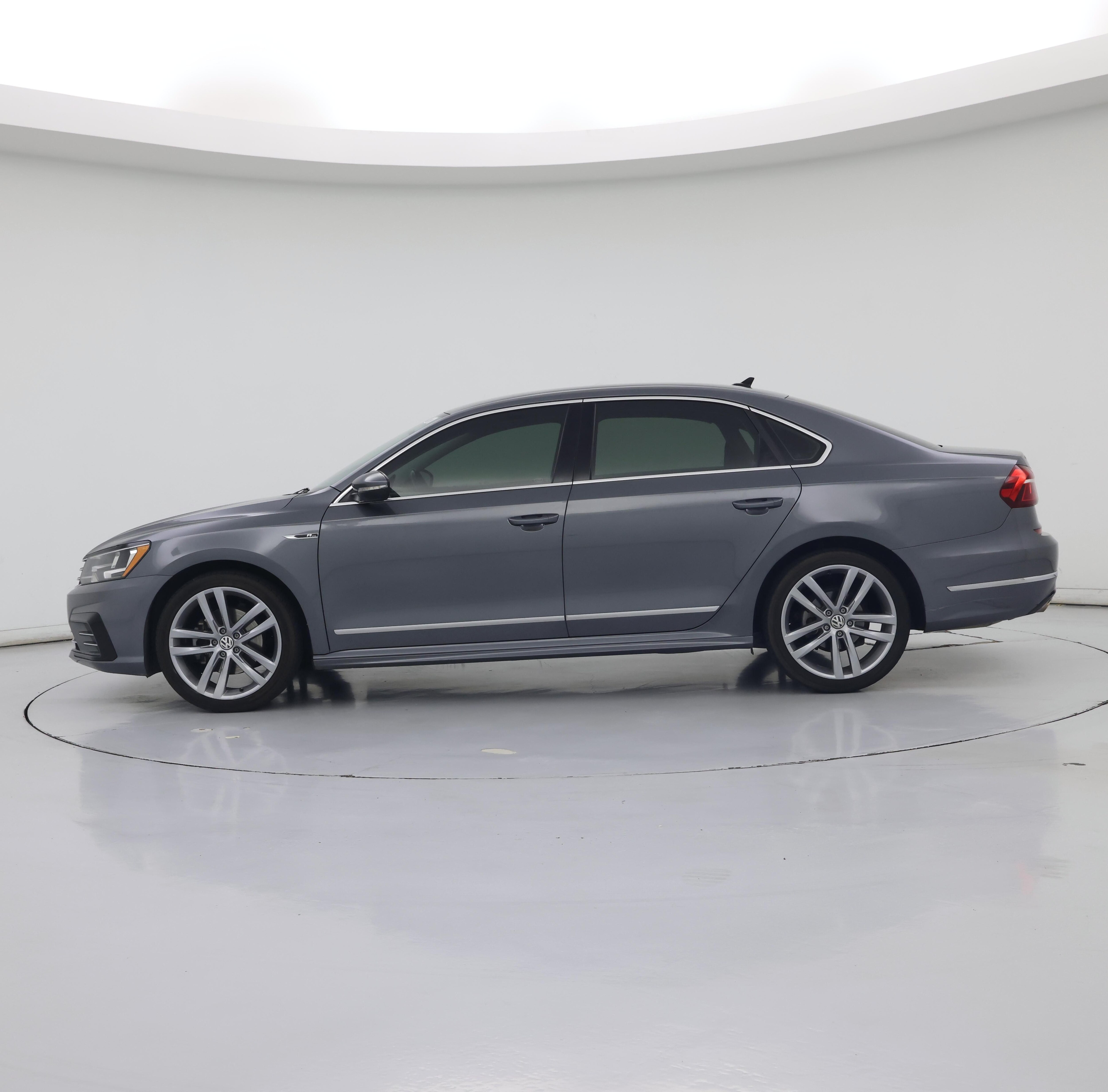 Thumbnail: 2017 Volkswagen Passat - 3