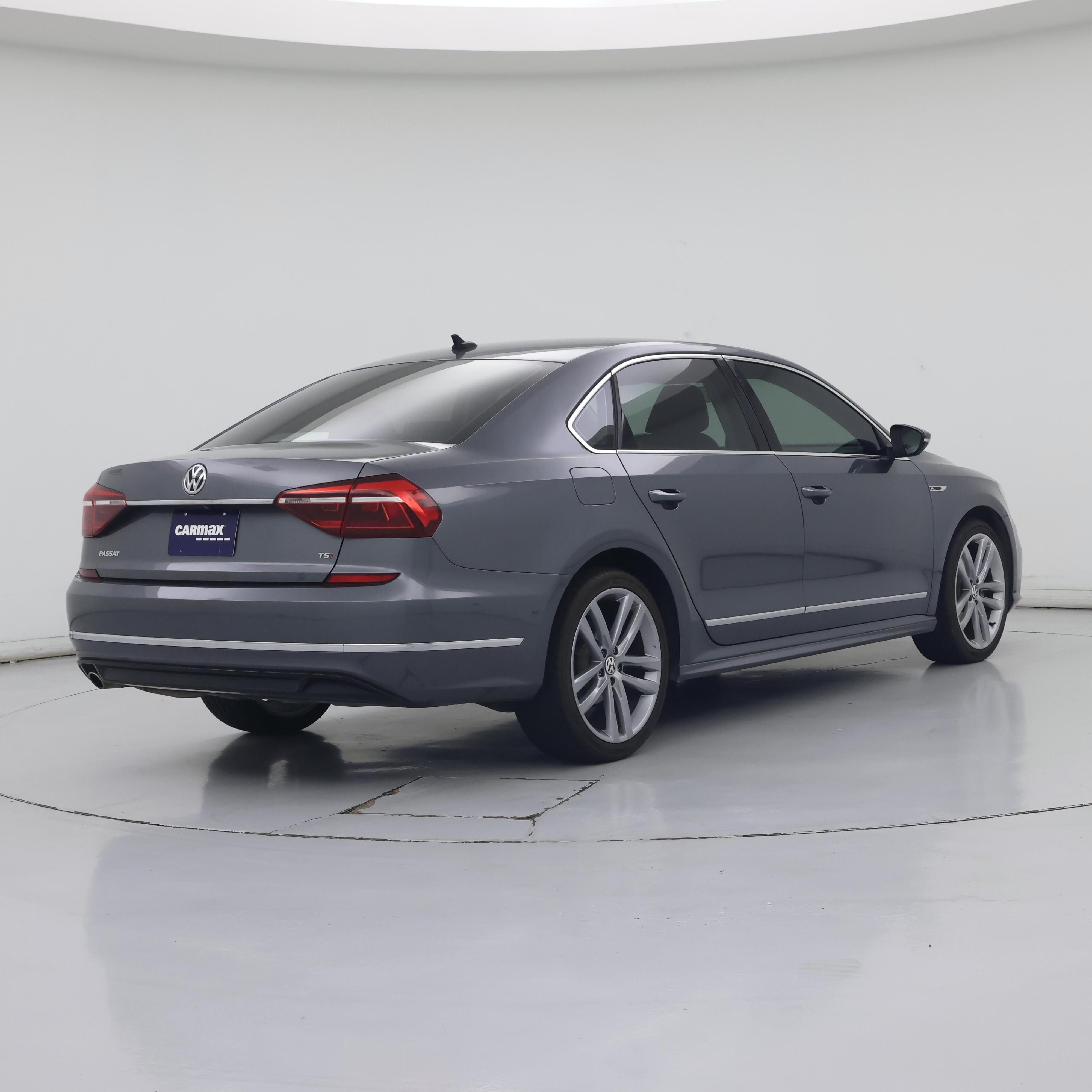 Thumbnail: 2017 Volkswagen Passat - 8