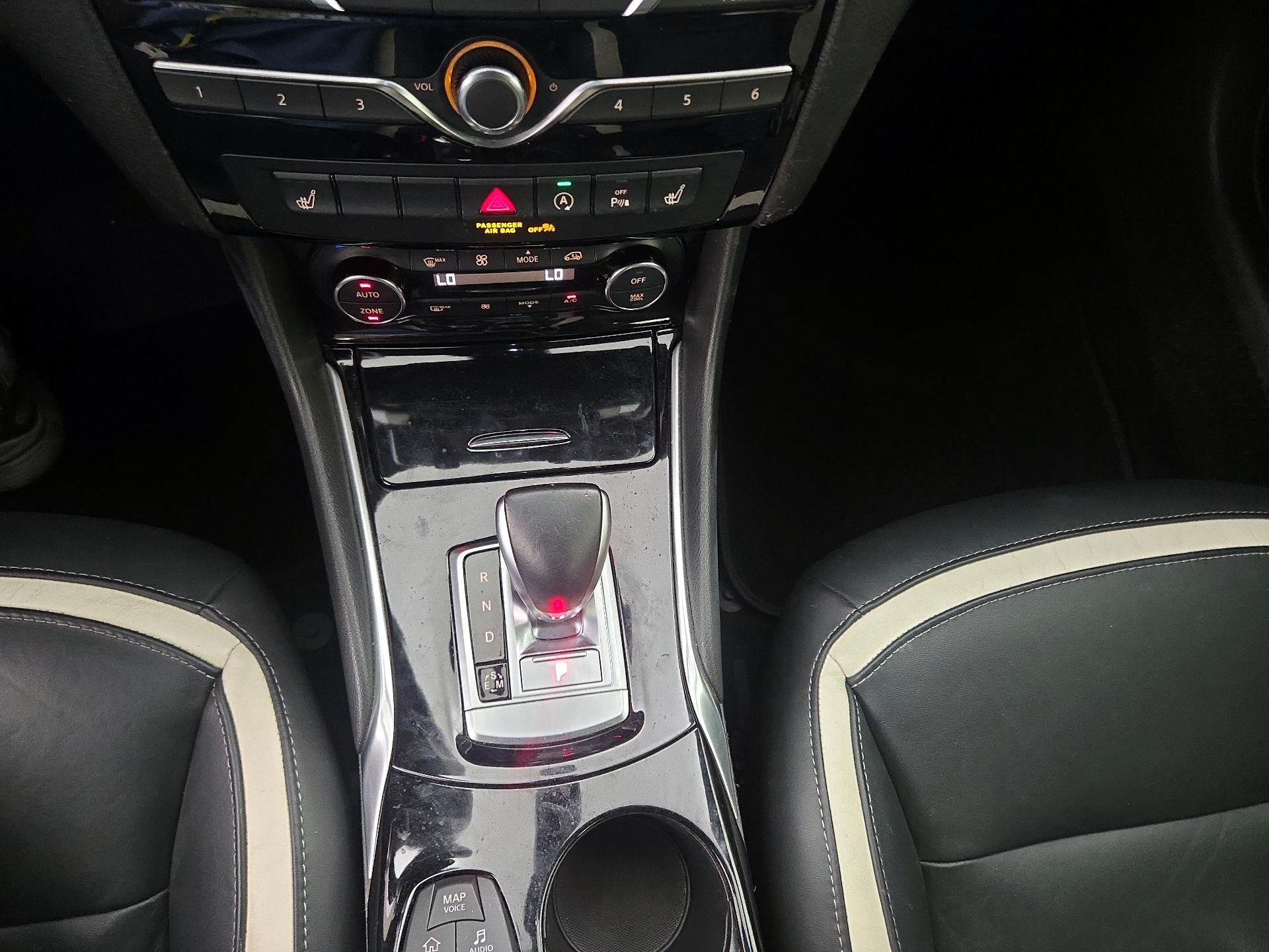Thumbnail: 2018 INFINITI QX30 - 18