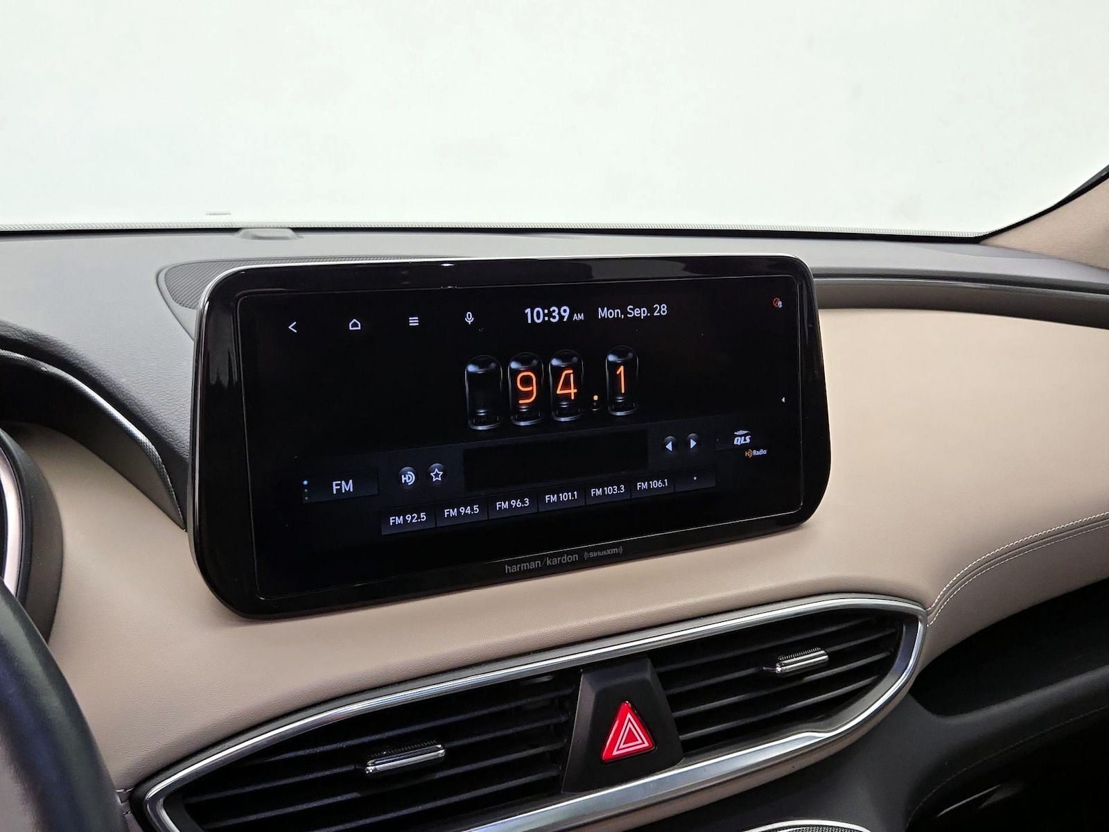 2021 Hyundai Santa Fe Limited - Photo 17
