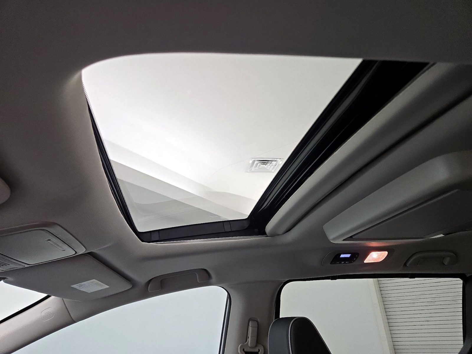 Sunroof(s) & Overhead Airbags