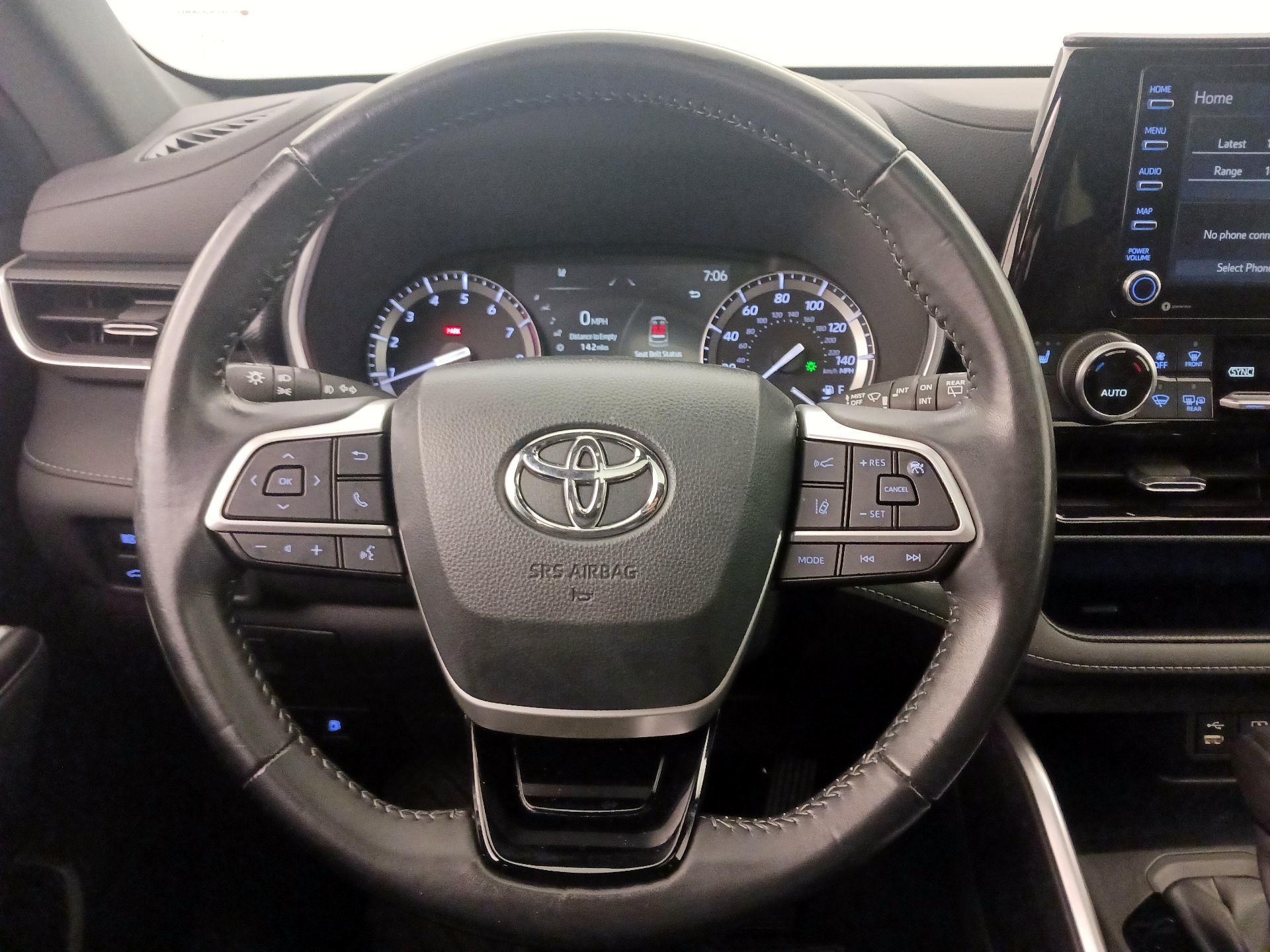 Thumbnail: 2022 Toyota Highlander - 10