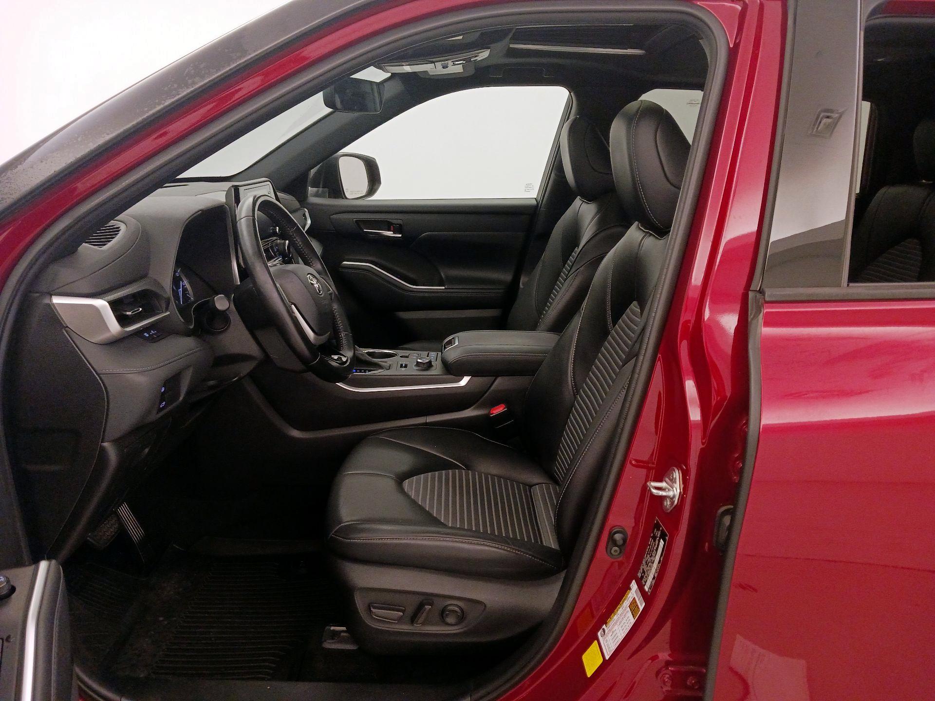 Thumbnail: 2022 Toyota Highlander - 11