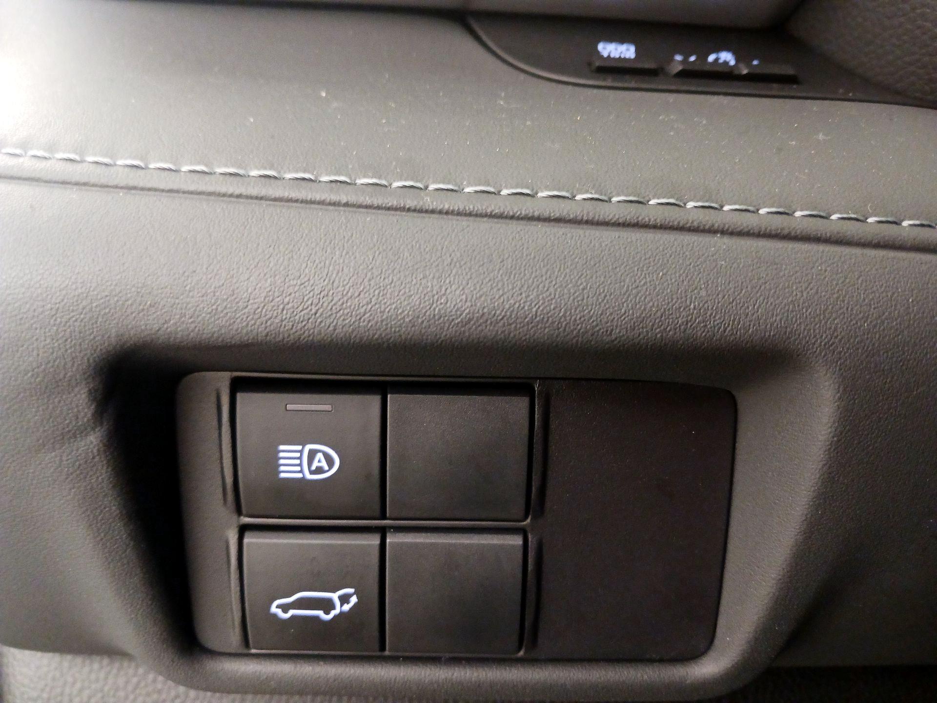 Thumbnail: 2022 Toyota Highlander - 13