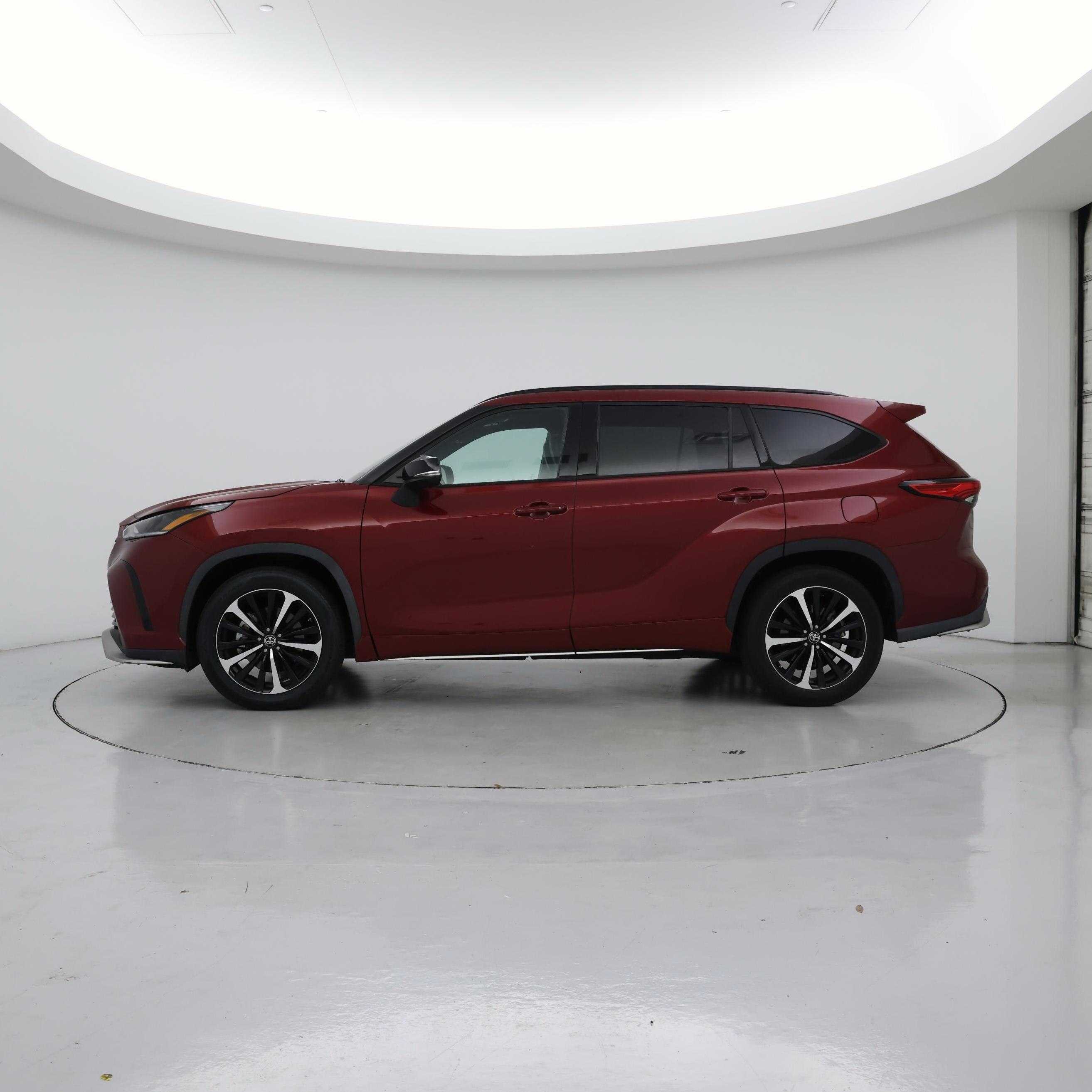 Thumbnail: 2022 Toyota Highlander - 3