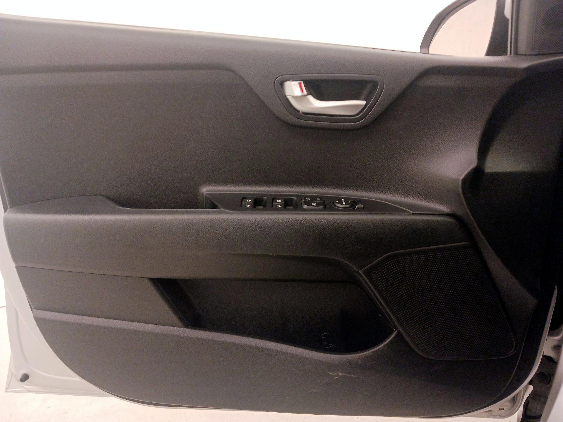 Thumbnail: 2021 Kia Rio - 12