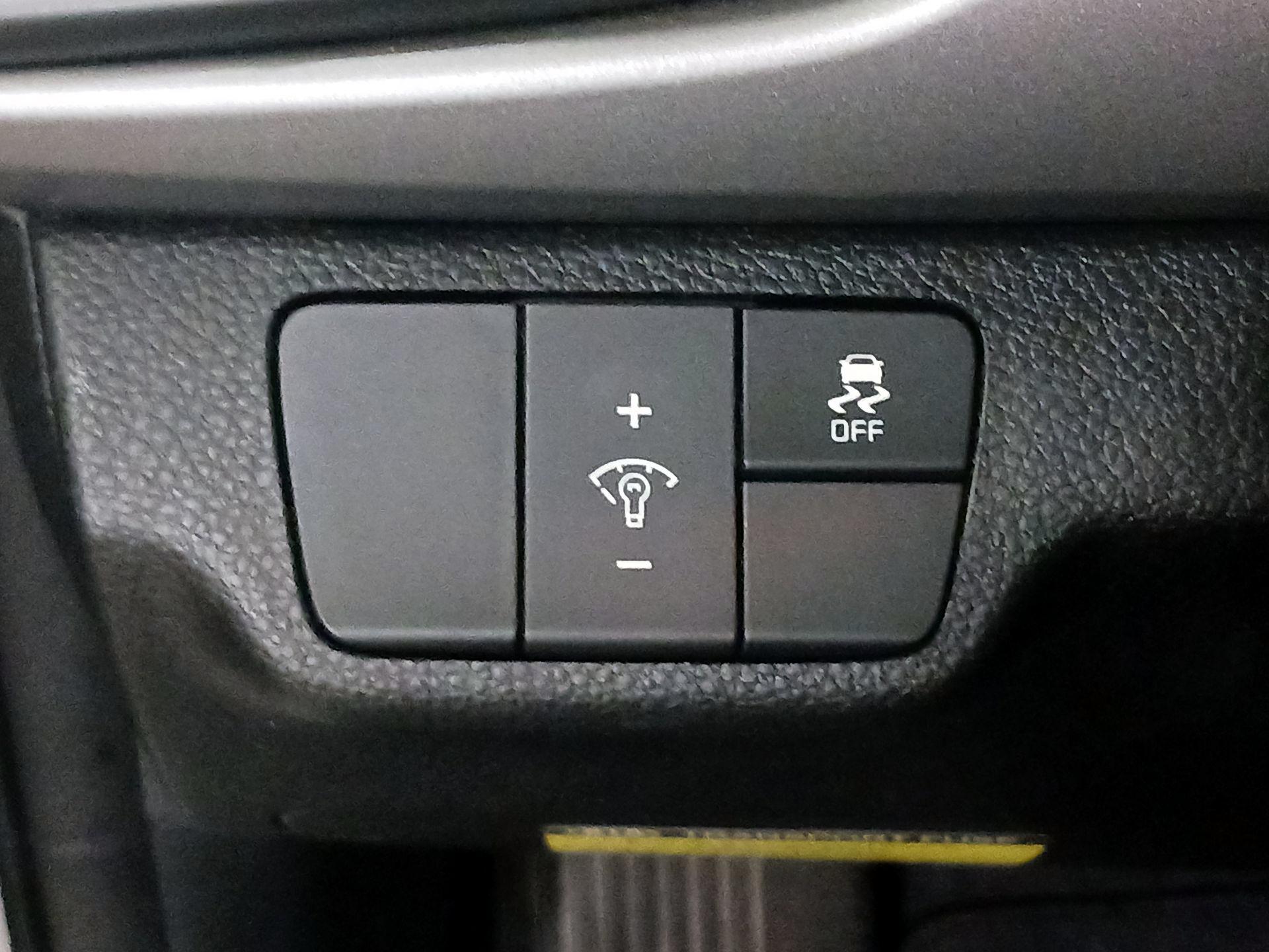 Thumbnail: 2021 Kia Rio - 13