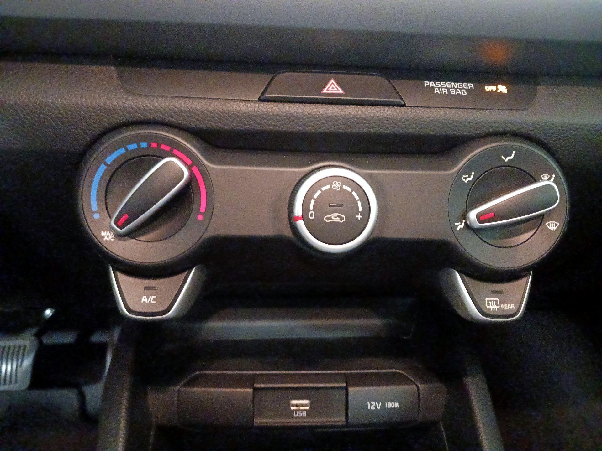 Thumbnail: 2021 Kia Rio - 16