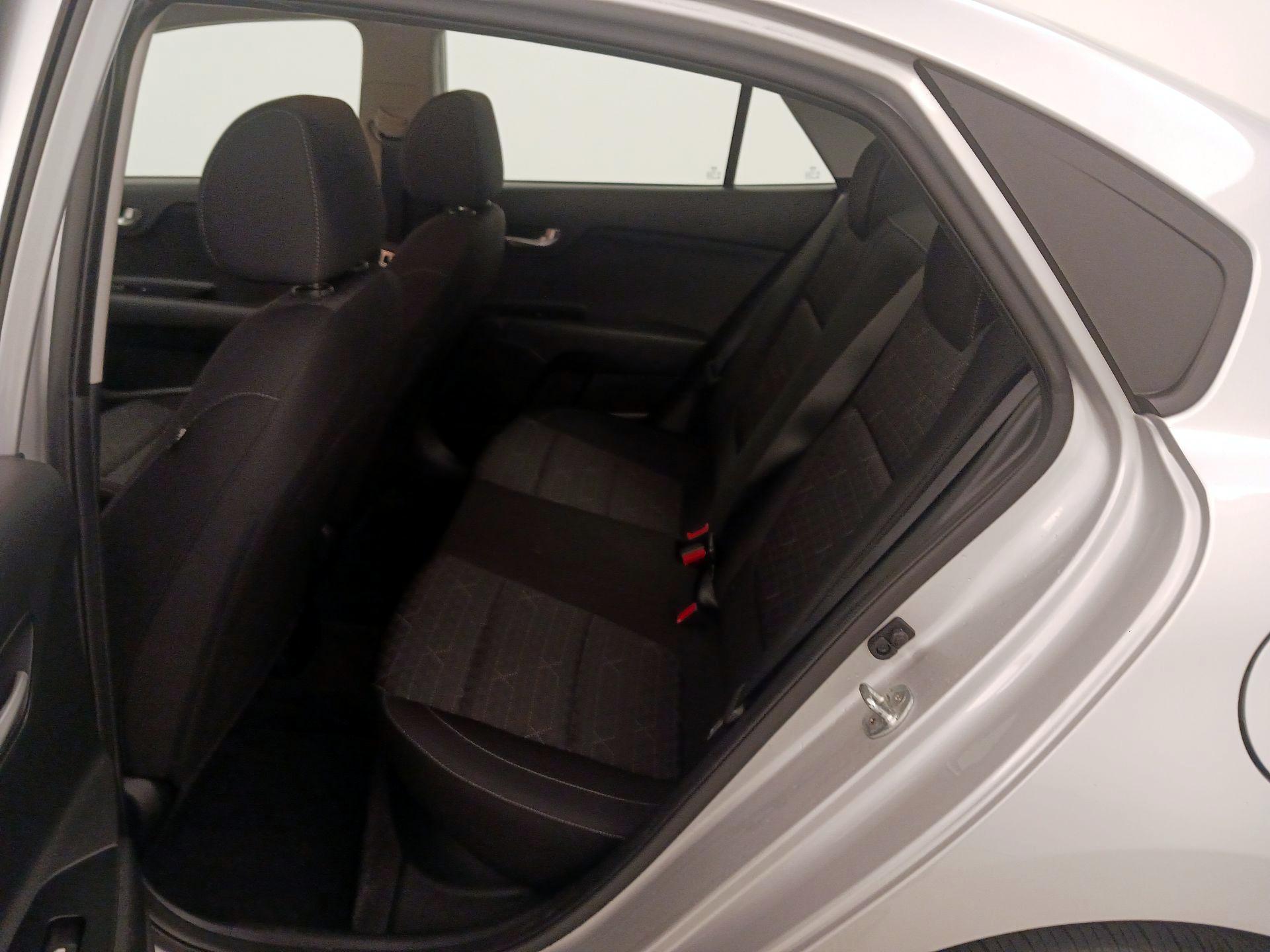 Thumbnail: 2021 Kia Rio - 19