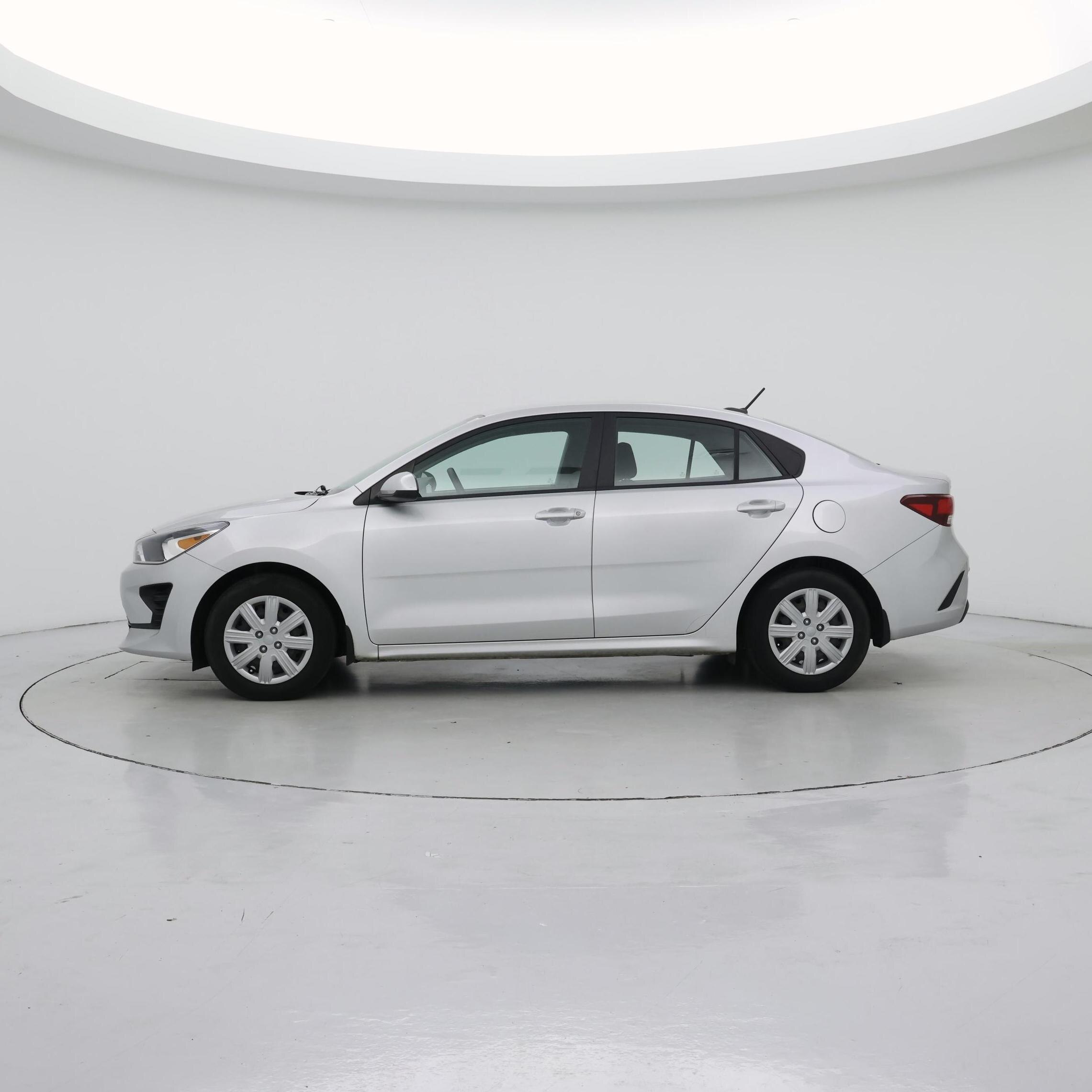 Thumbnail: 2021 Kia Rio - 3