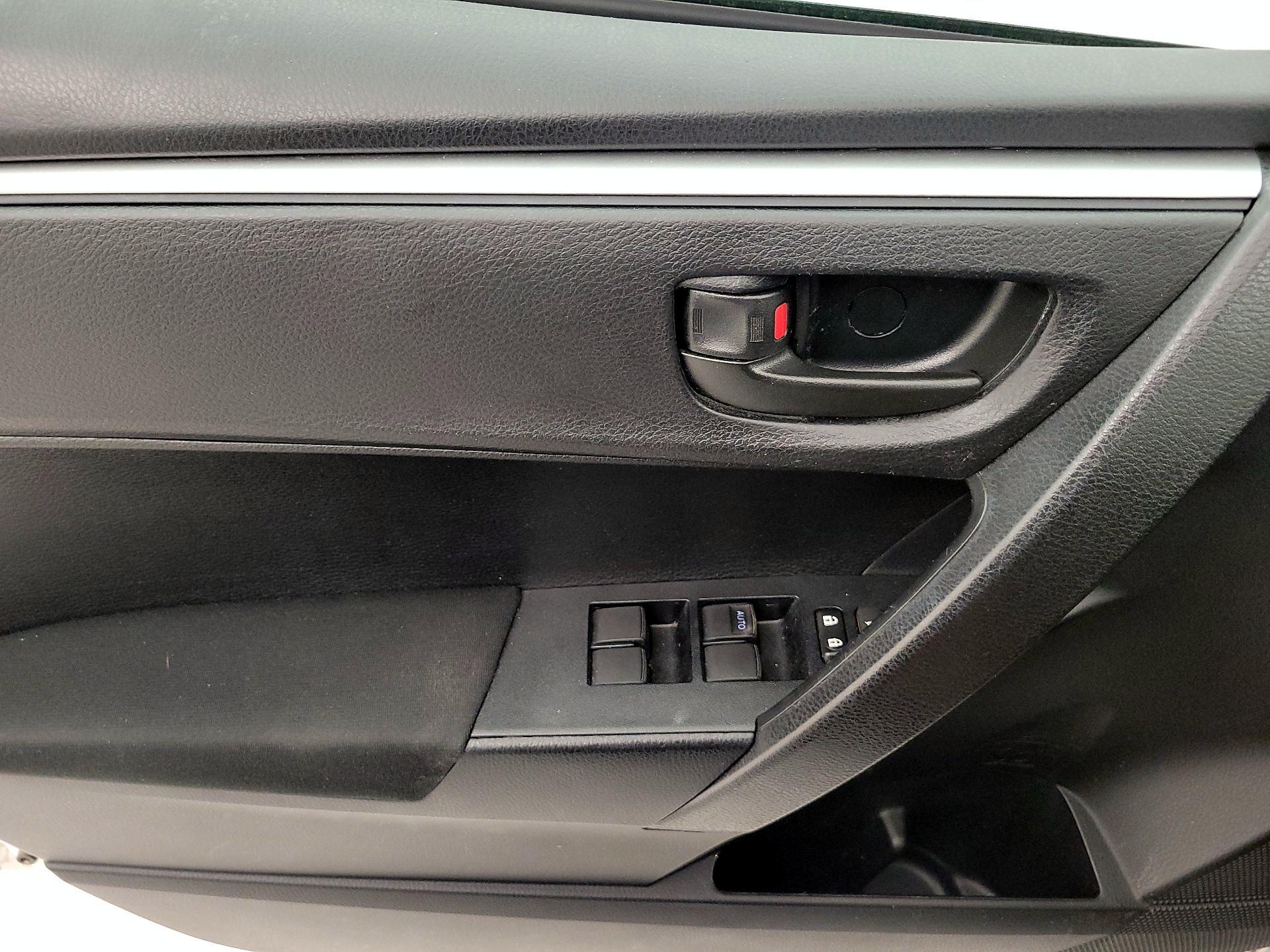 Thumbnail: 2016 Toyota Corolla - 12